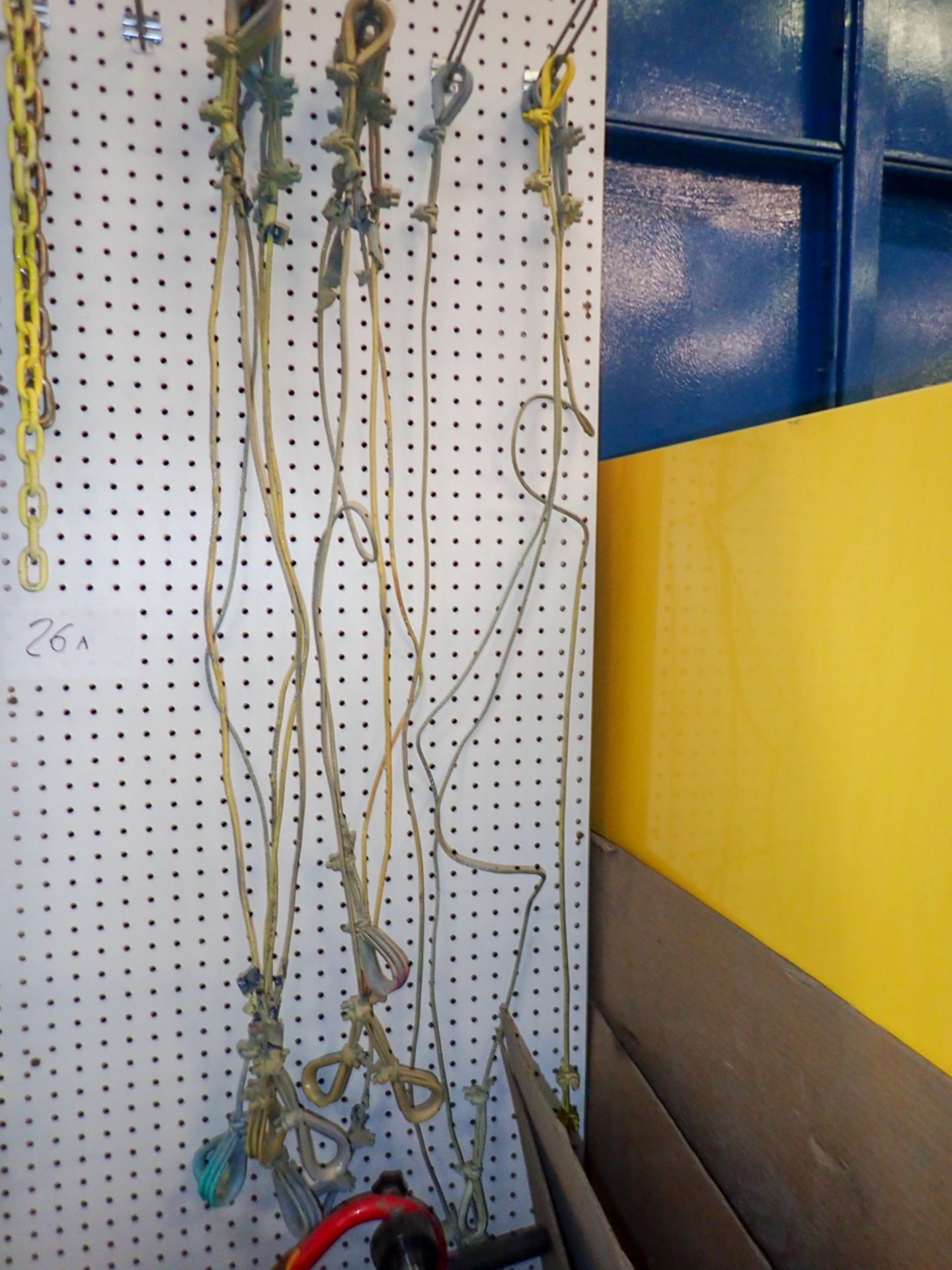 LOT OF ASSORTED CHAIN & HOOKS - Image 4 of 4