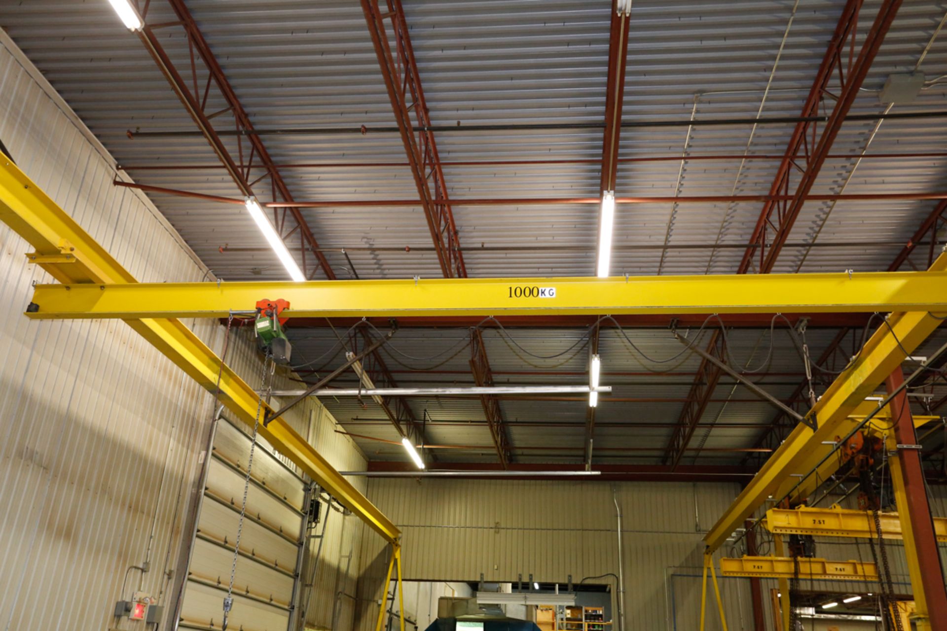 SELF STANDING OVERHEAD CRANE, UNDERSLUNG, 1000 KG CAP, +/- 28' WIDE X +/- 70' LONG X 214" HIGH, W/ - Image 2 of 3