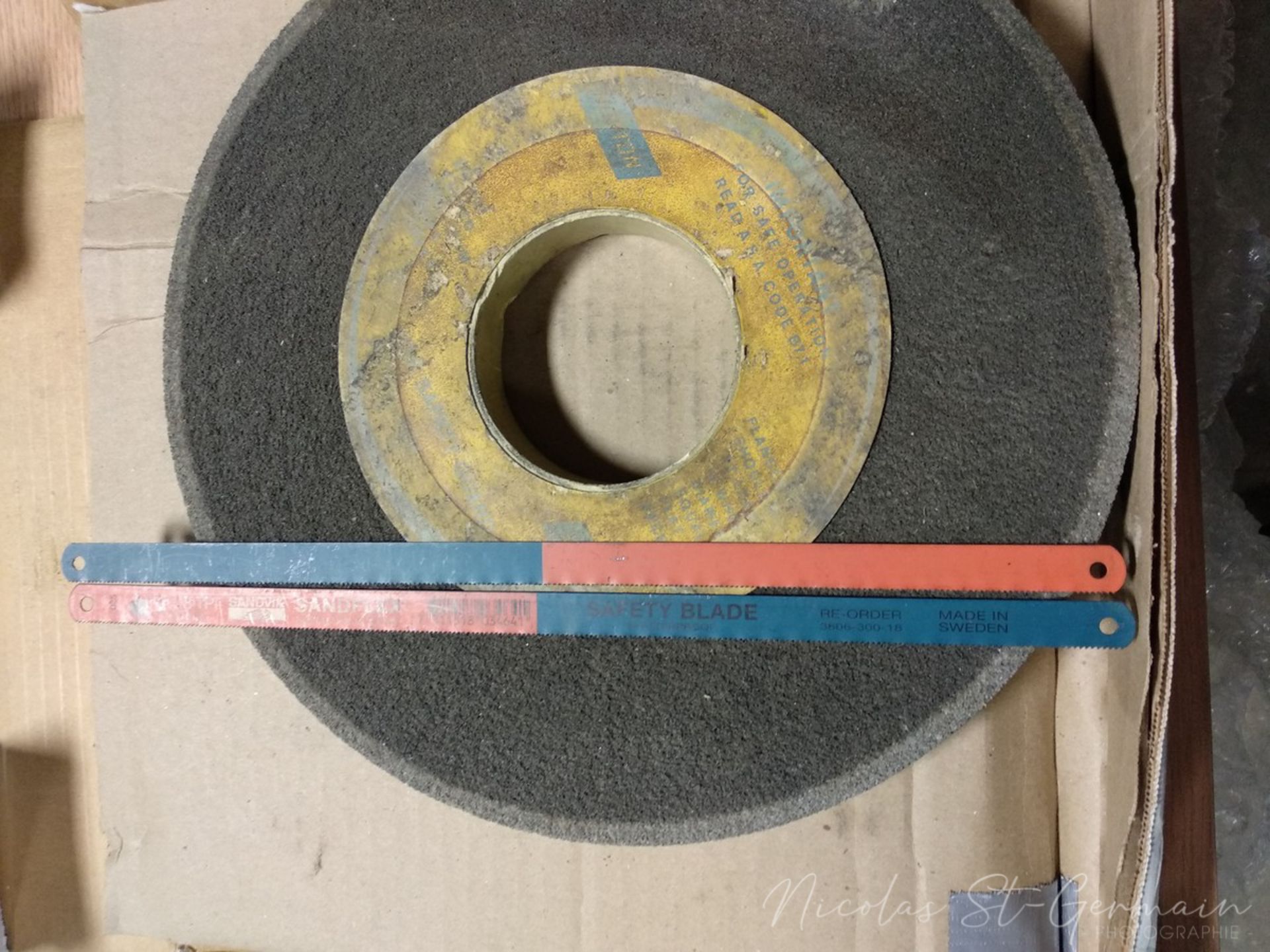 Abrasive Disks (2x), Safety Blades (2x) - Image 4 of 4