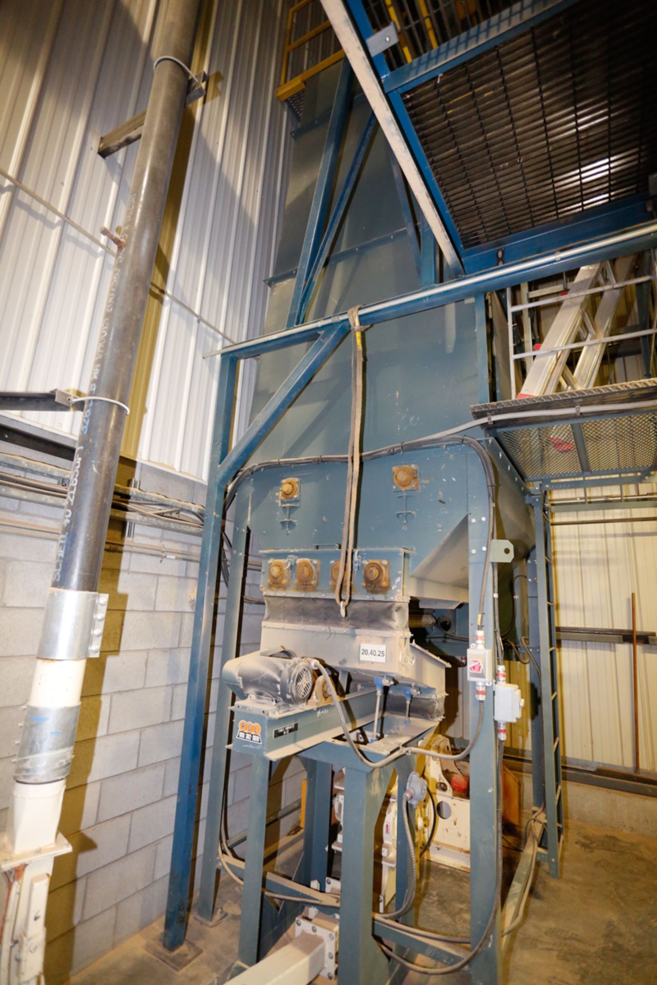 RDL DUST COLLECTOR W/ VIBRATORY SCREEN & HAMMER MILL (ITEM # 20.40.25)