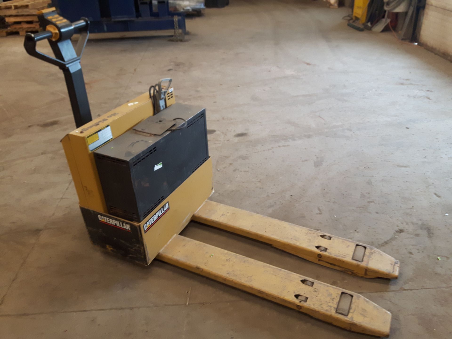 CATERPILLAR ELECTRIC PALLET LIFT, 24 VOLTS (NEEDS NEW BATTERY & CHARGER) (LOCATED IN