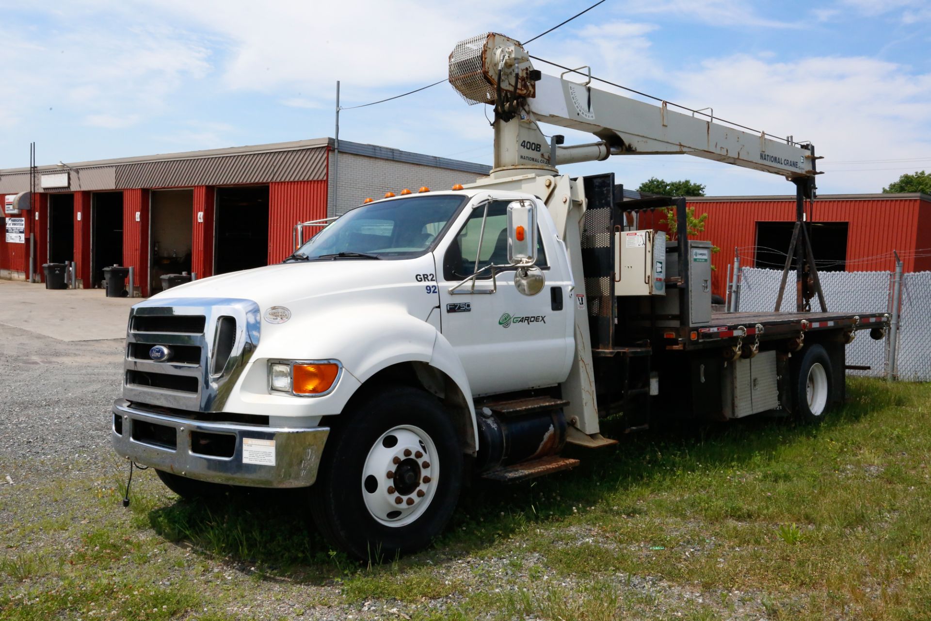 FORD F750 XL SUPER DUTY BOOM TRUCK, SINGLE AXLE, NATIONAL CRANE 20,000 LBS X 56FT BOOM, 20' DECK,