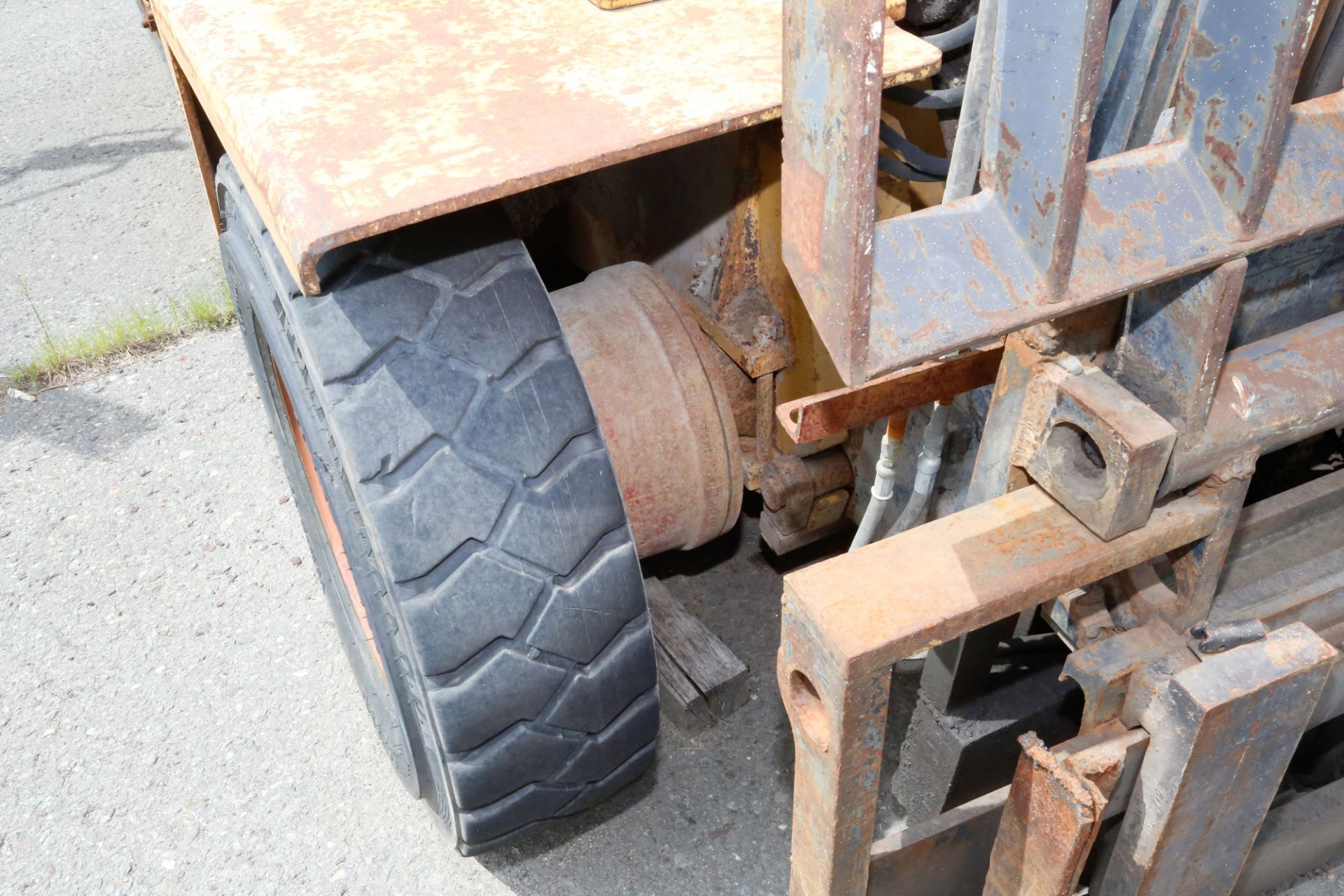 CATERPILLAR DIESEL FORKLIFT, 12500 LBS CAP., CABIN (LOCATED IN VICTORIAVILLE, QC) - Image 3 of 6