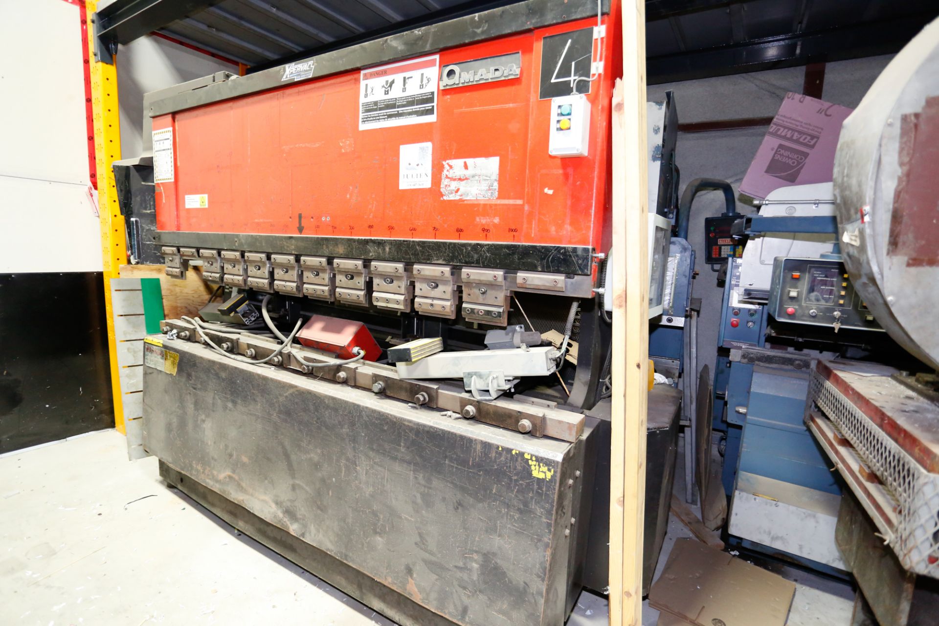 AMADA FBD-8025F CNC PRESS BRAKE, 80 TON X 80", CNC BACKGAGE, 460 VOLTS, WEIGHT: 12236 LBS (LOCATED