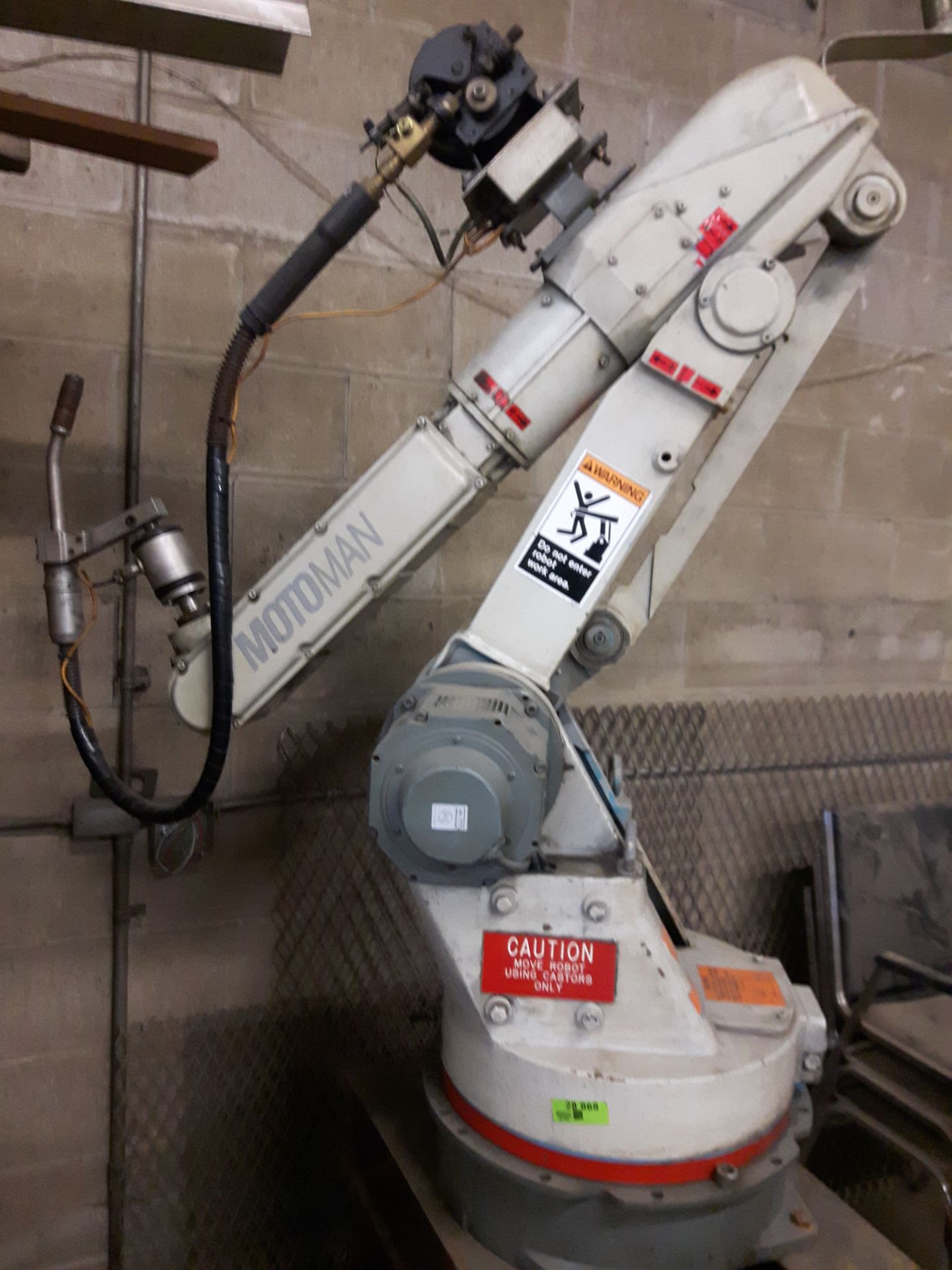 MOTOMAN WELDING ROBOT, YASNAC ERC CONTROL, 575/208 (LOCATED IN VICTORIAVILLE, QC)
