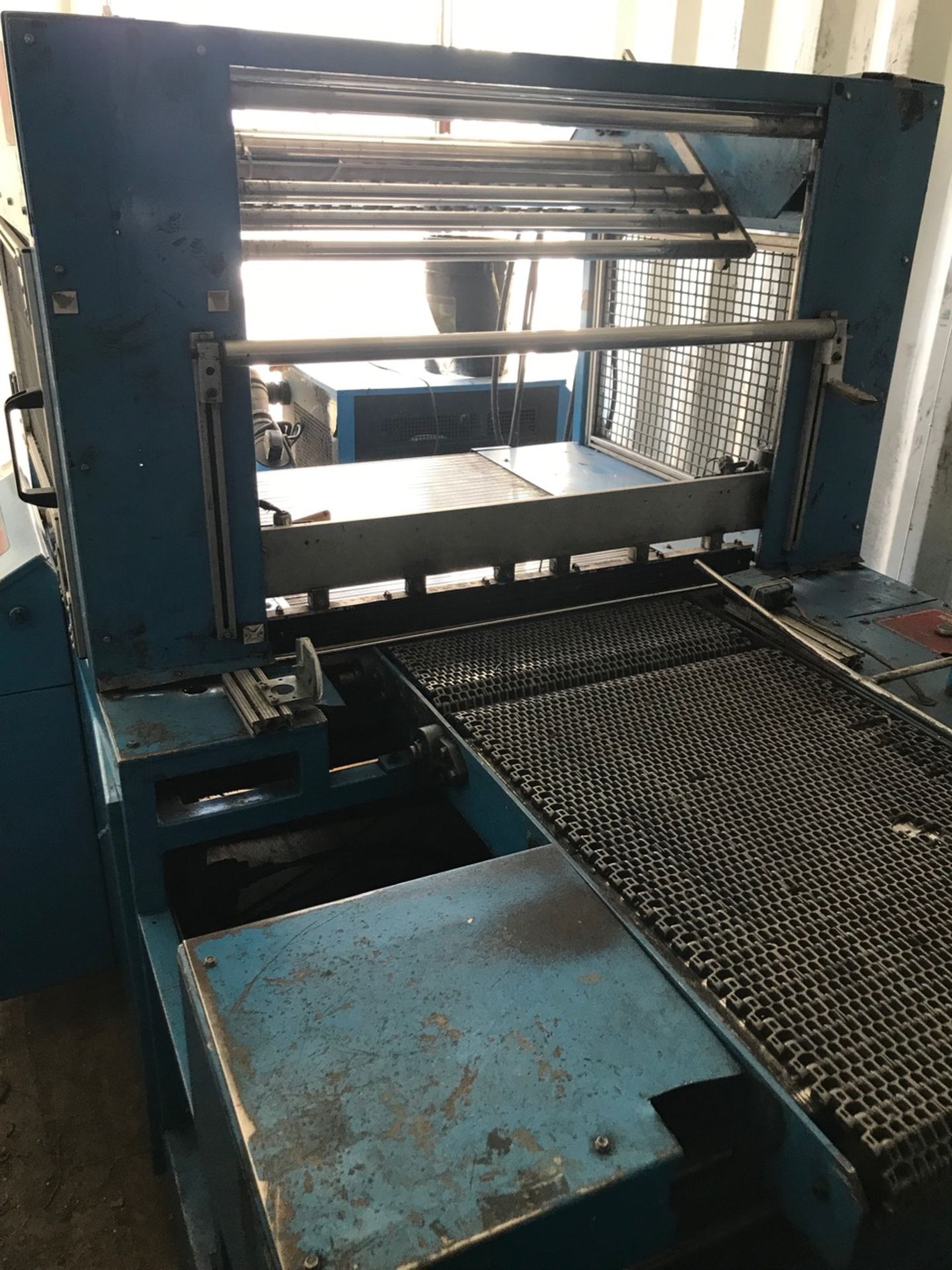 DAMARK SHRINK WRAPPING MACHINE MOD B34-90 (LOCATED IN CHATEAUGUAY, QC)