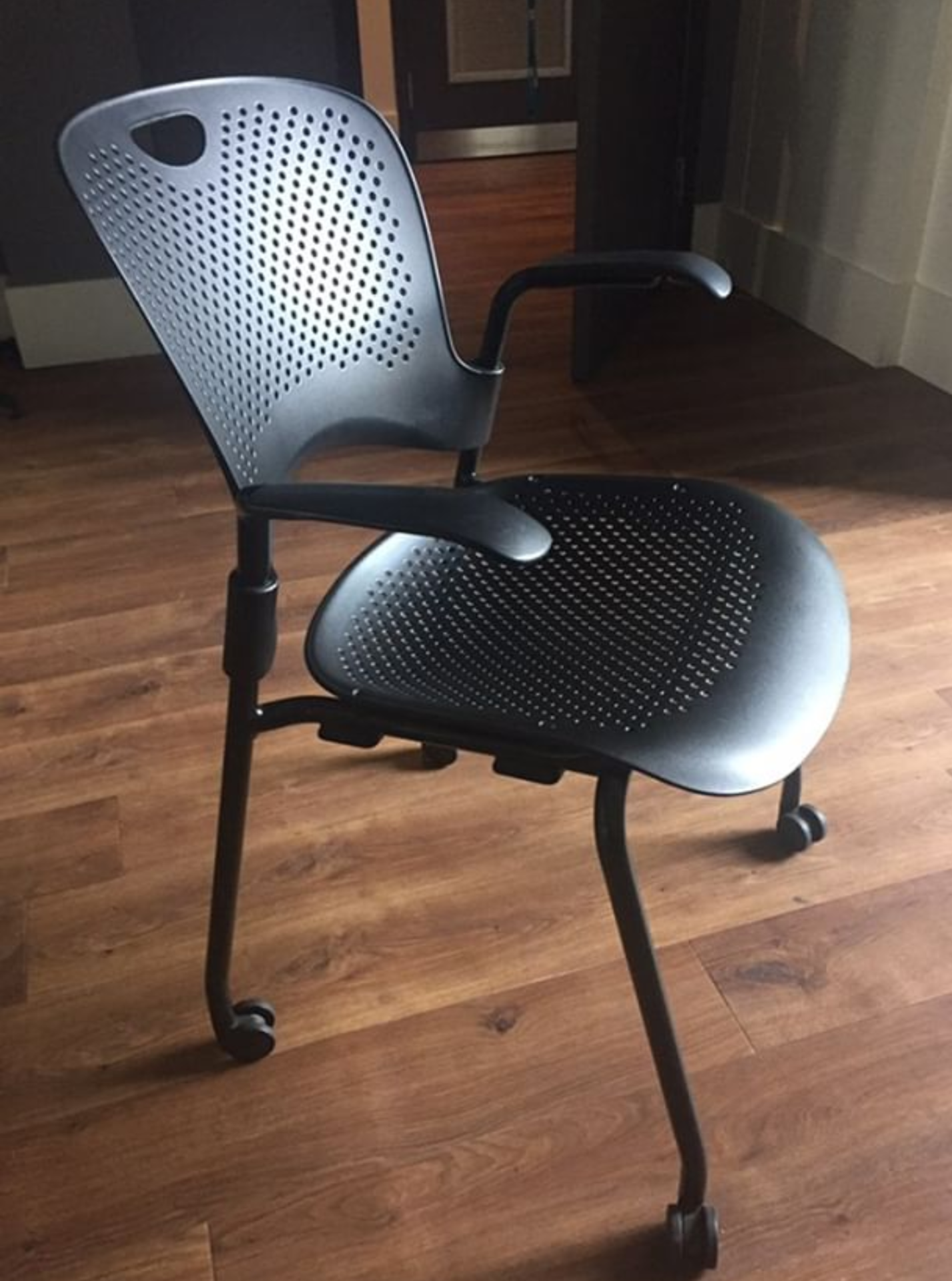 HERMAN MILLER CAPPER CHAIRS(LOCATED IN ST-REMI, QC)