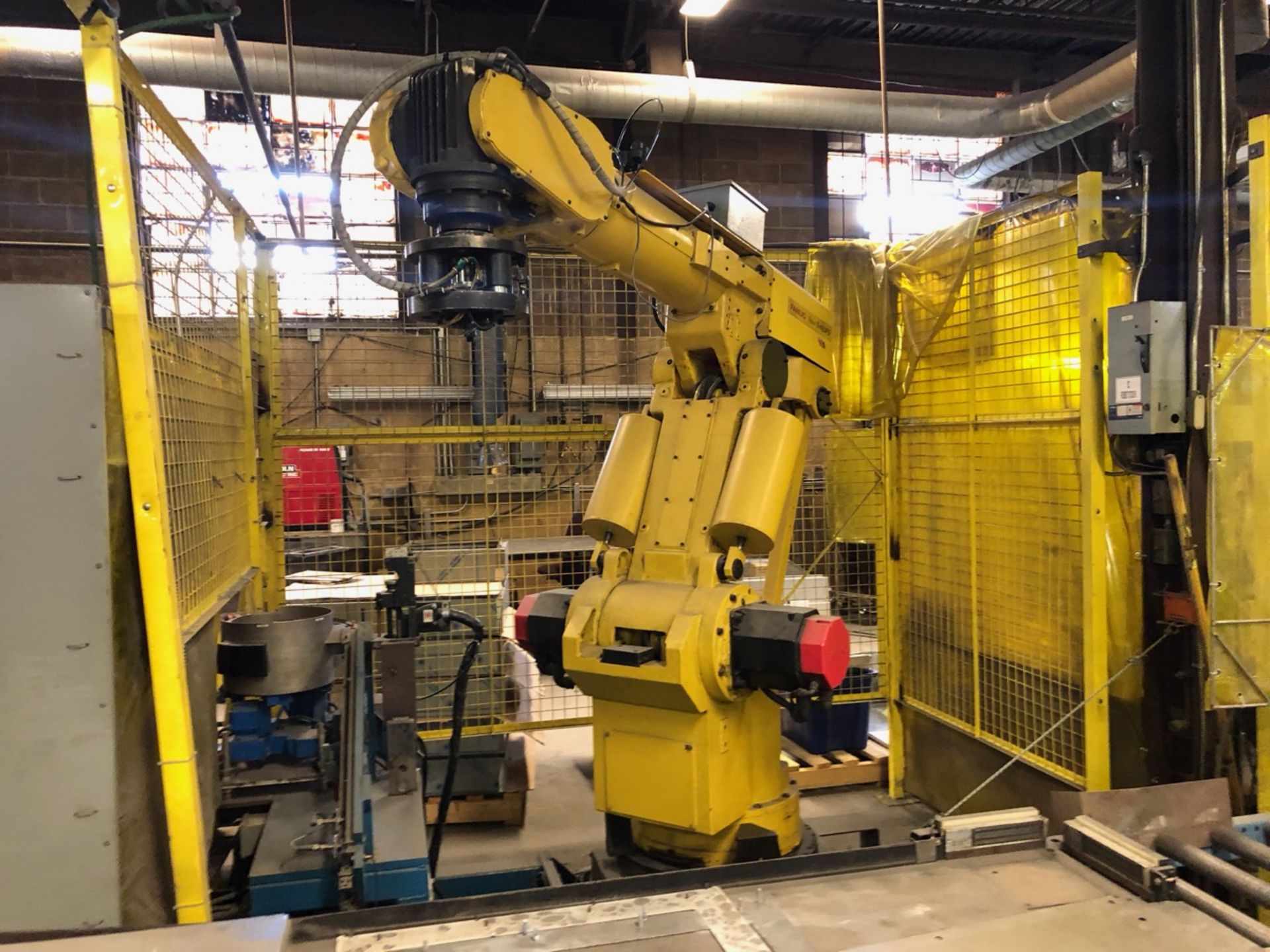 FANUC 6 AXIS PICK & PLACE ROBOT F-44399 TYPE A05B-1212-B202, S/N: NO. R99Y76400 (1999) (LOCATED IN