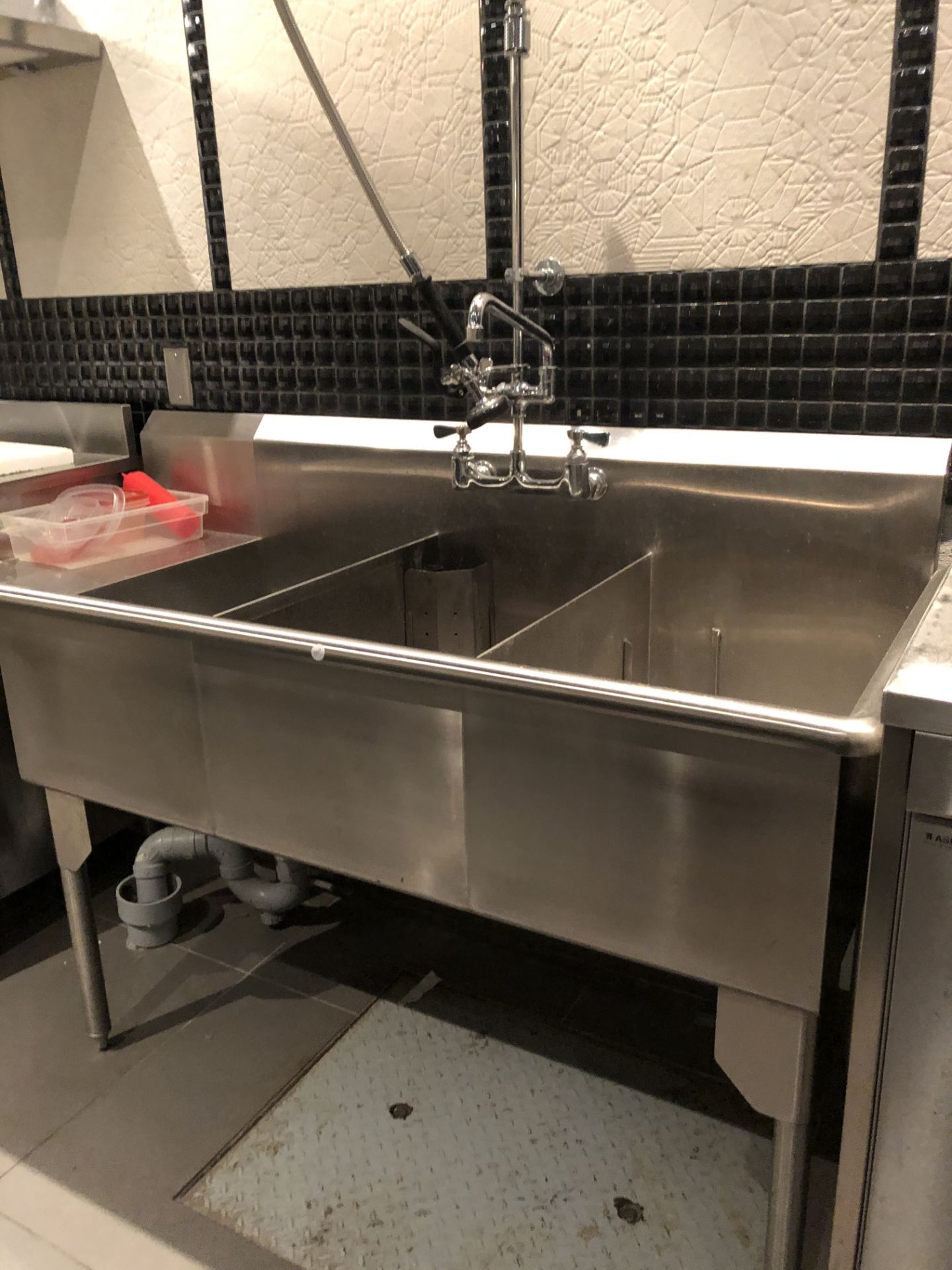 3 Compartment SS Sink and faucent c/w rinsing wand (C051)