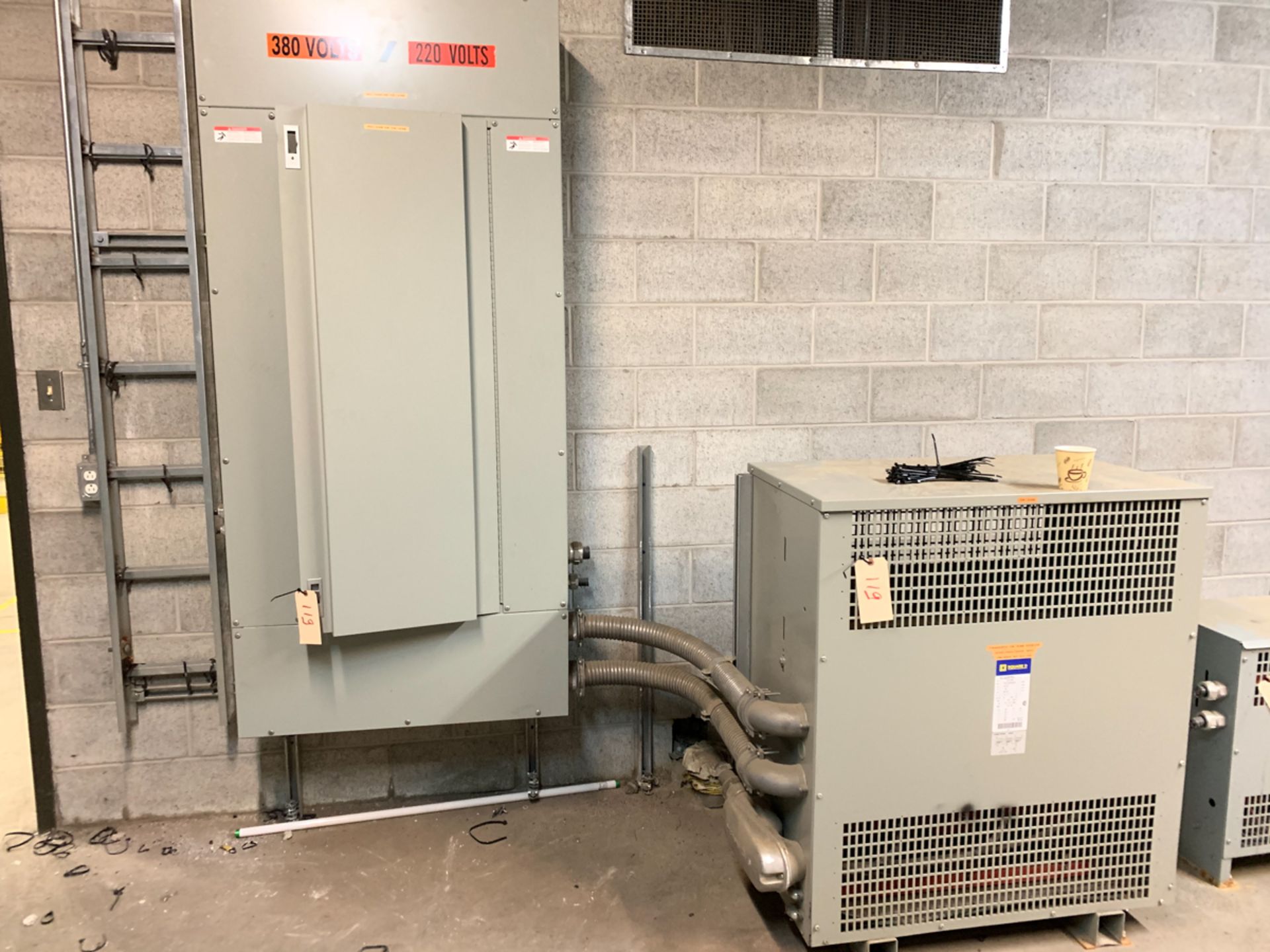 SQUARE D C150T128HX, 150 KVA TRANSFORMER, 600->380/219 VOLTS, W/ BREAKER PANEL