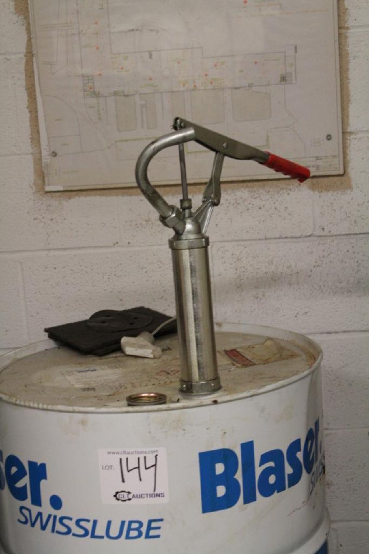 Blasocut 940 BC940SW 55 gallon drum w/ pump - Image 2 of 3
