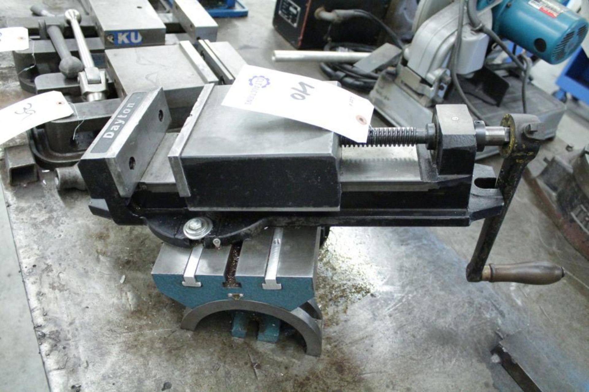 Dayton 6" milling vise w/ tilt table