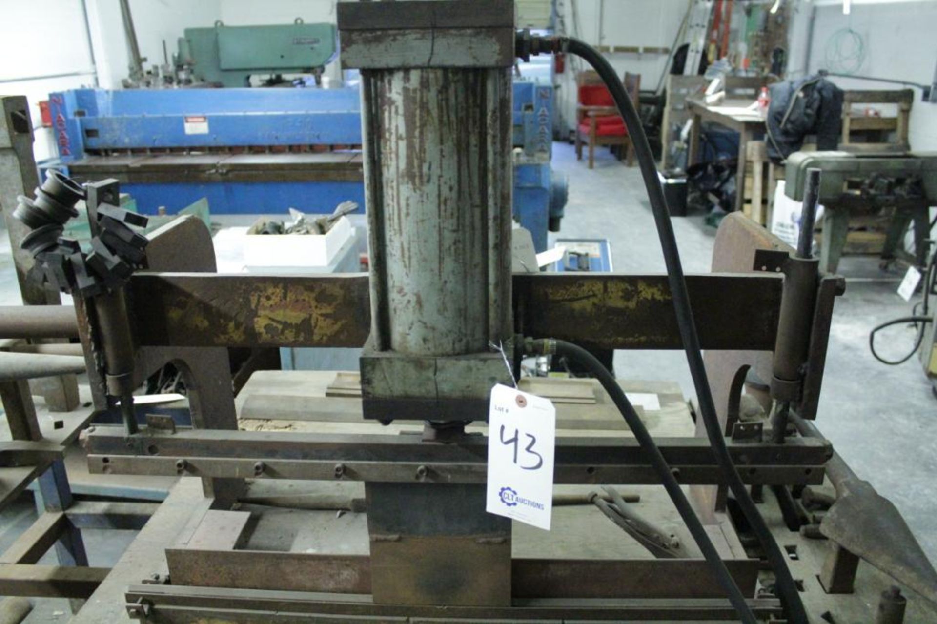 Anvil stake table w/ shop-made hydraulic press - Image 3 of 6