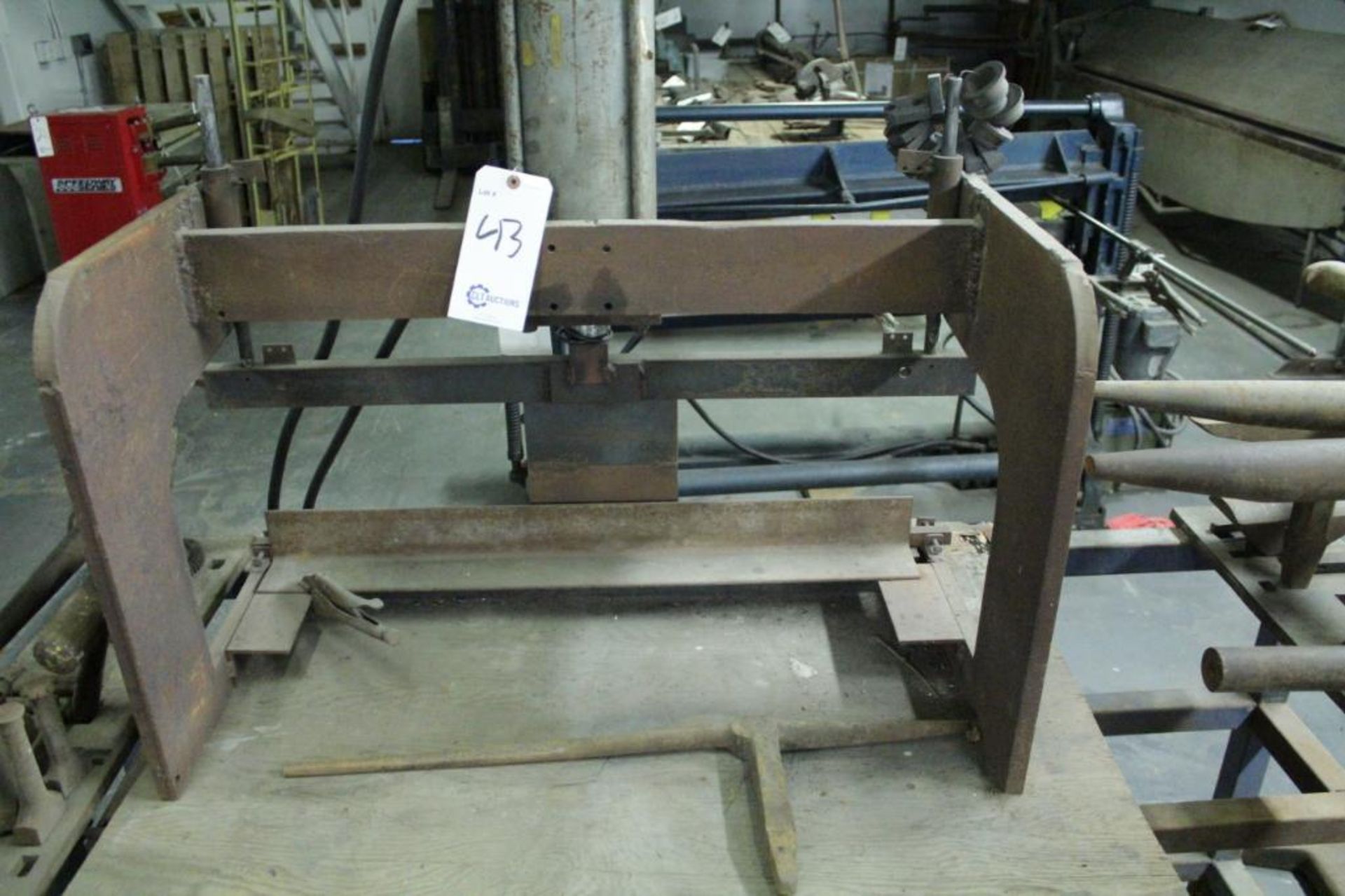 Anvil stake table w/ shop-made hydraulic press - Image 4 of 6