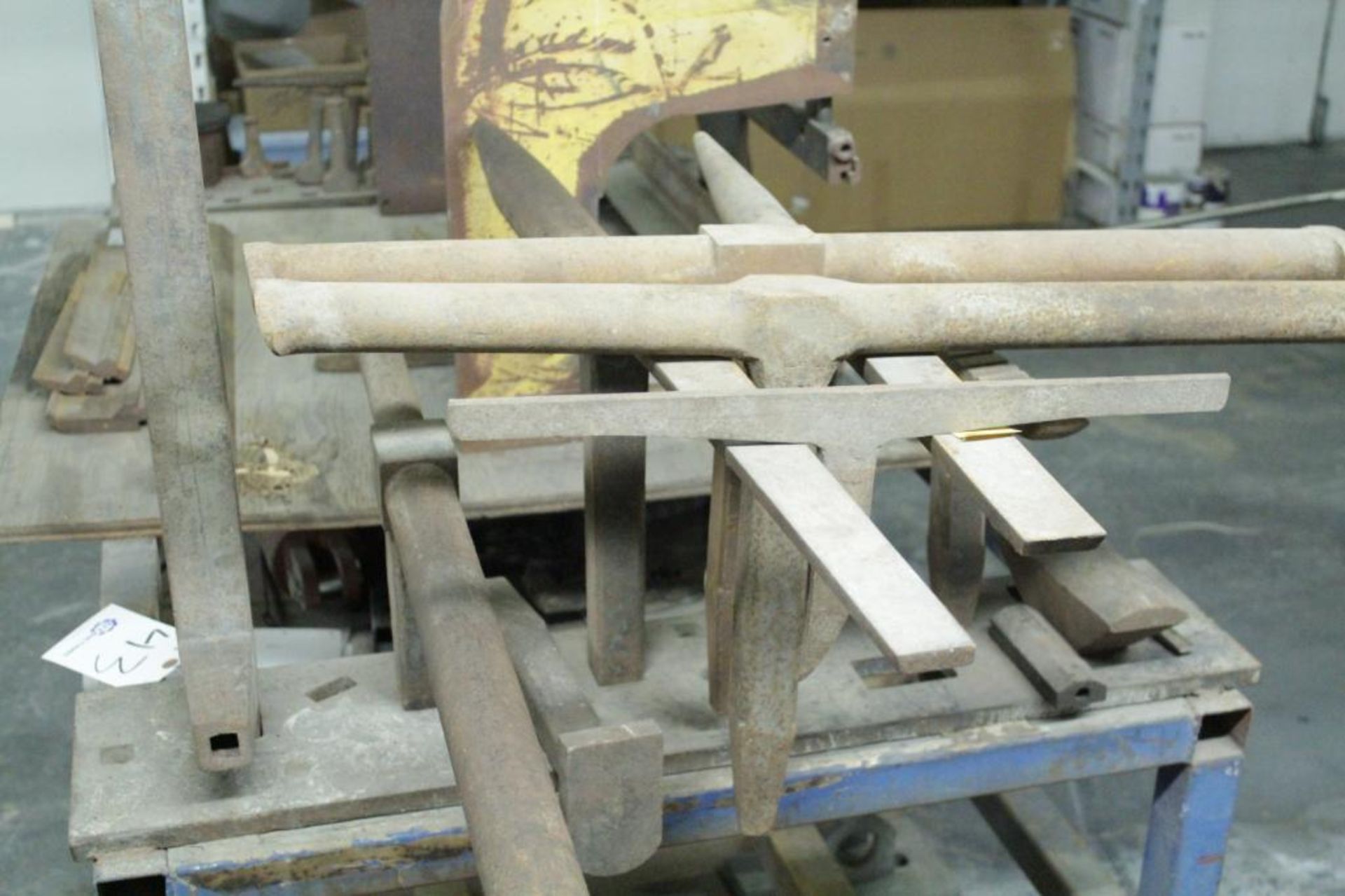 Anvil stake table w/ shop-made hydraulic press - Image 6 of 6