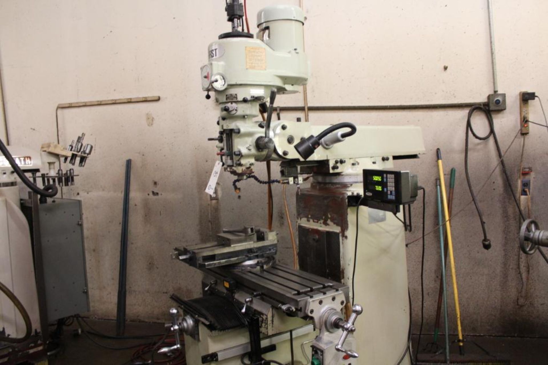 First LC-185VS vertical milling machine