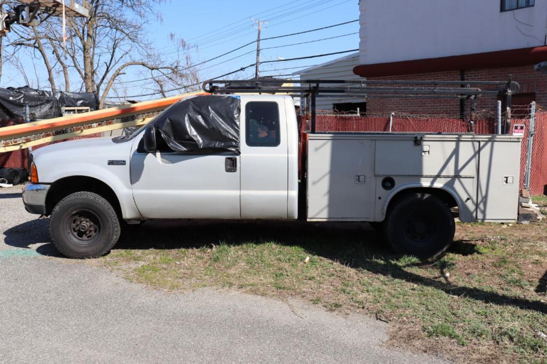 2004 Ford F250 extended cab w/ utility body 5.7L V8, Vin 1FTNX21L34ED89473 - Image 4 of 15