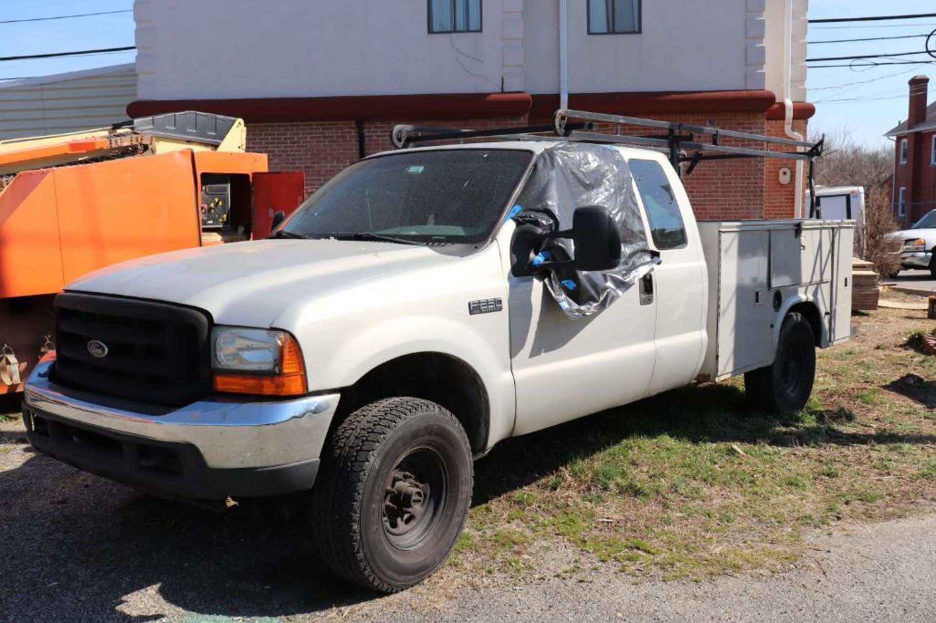 2004 Ford F250 extended cab w/ utility body 5.7L V8, Vin 1FTNX21L34ED89473 - Image 3 of 15