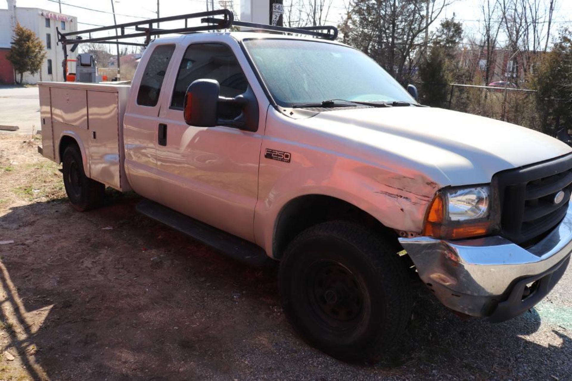 2004 Ford F250 extended cab w/ utility body 5.7L V8, Vin 1FTNX21L34ED89473