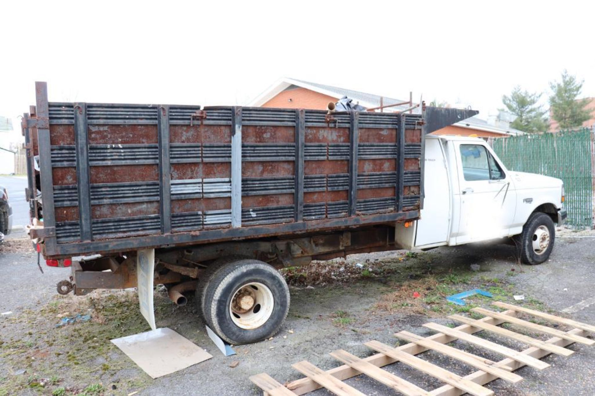 1996 Ford F-Superseries F450 dump truck, needs repair - Image 5 of 13