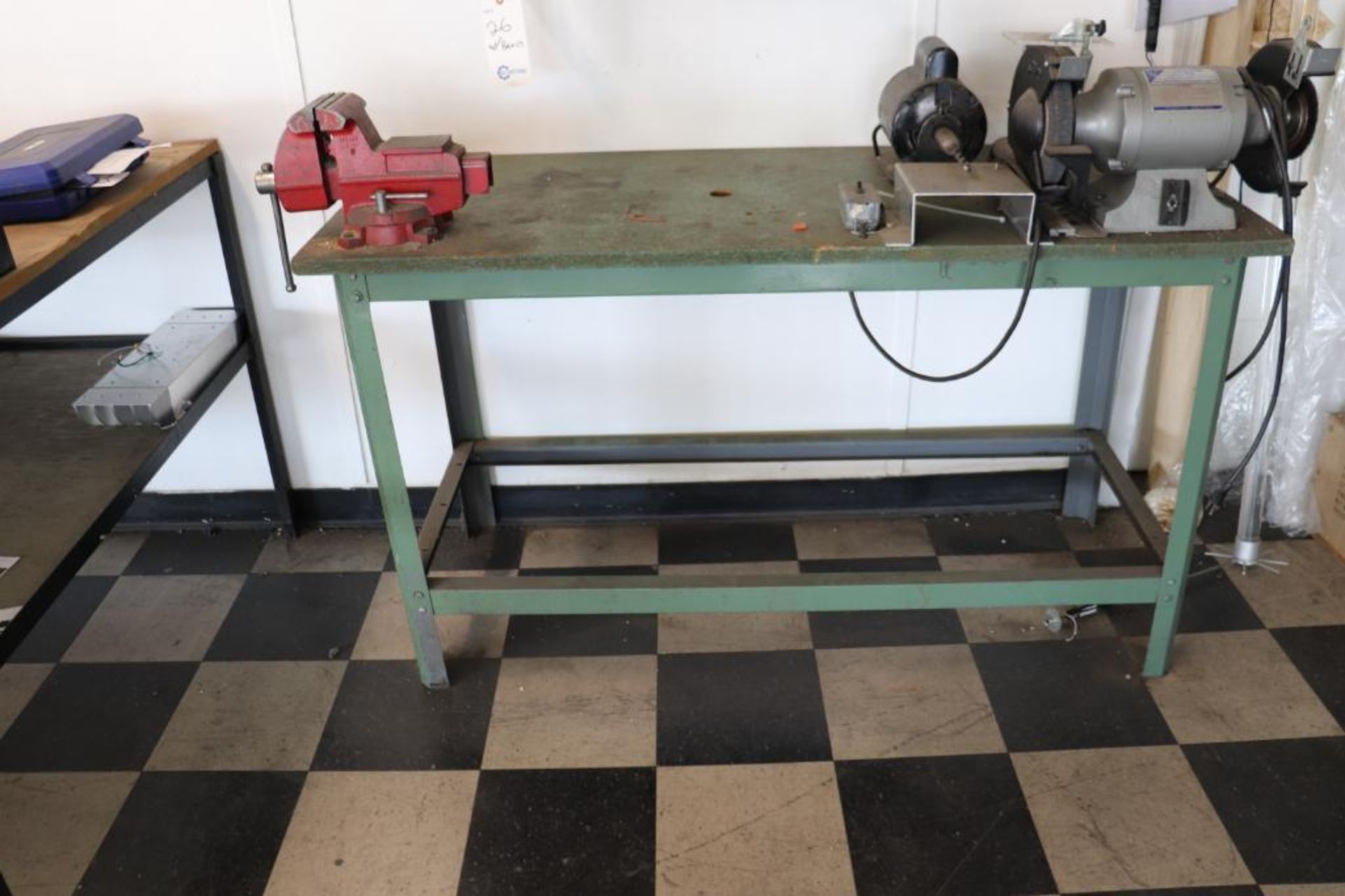 Workbench w/ vise and bench grinder - Image 7 of 7