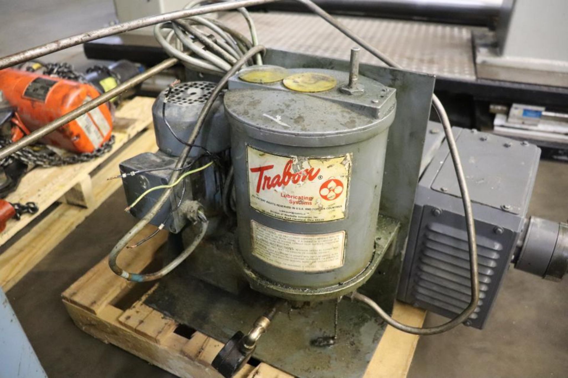 Baumuller Nurnberg GNEG 132KV motor w/ Trabon lubricator - Image 4 of 5