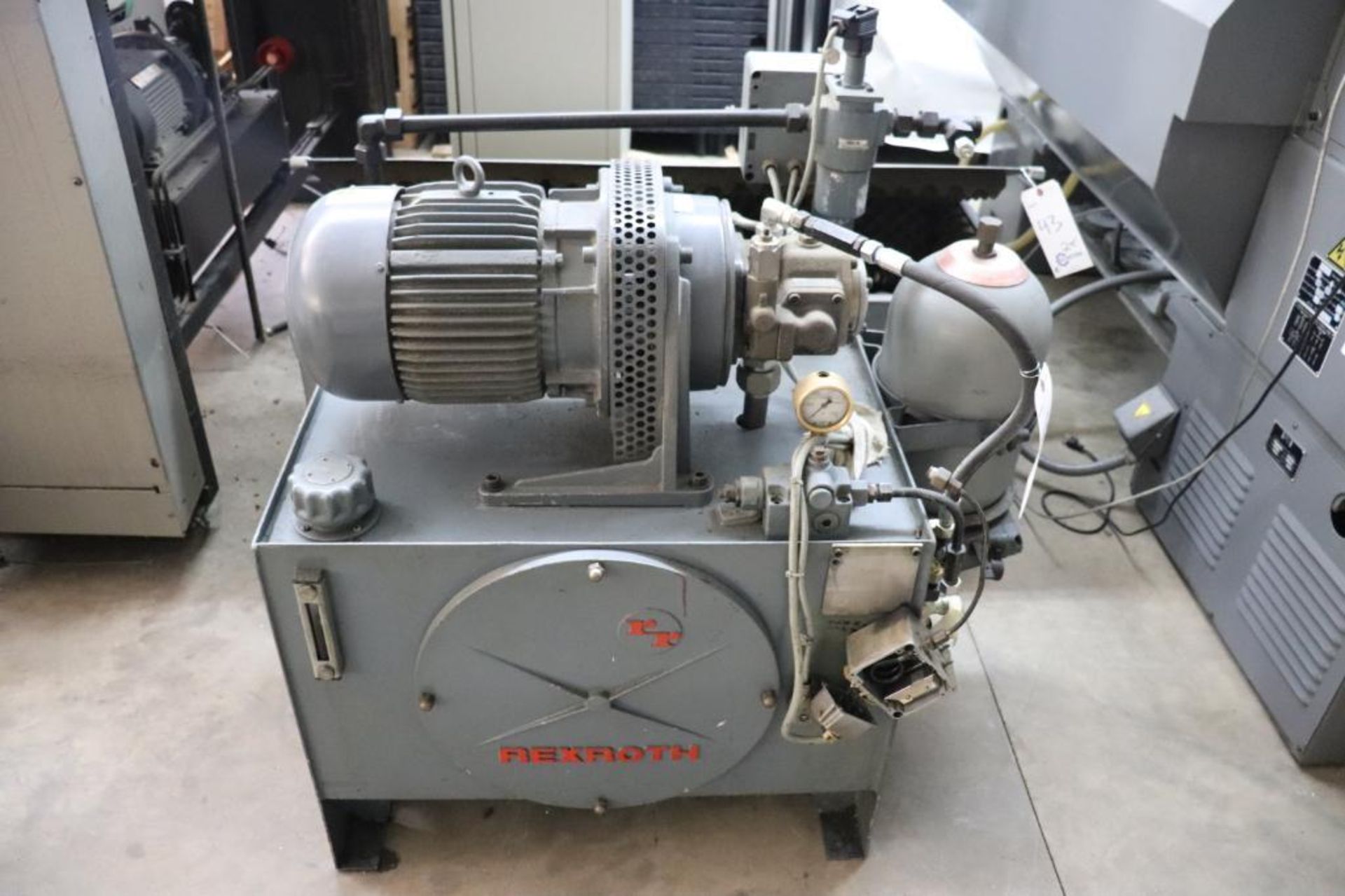Hydraulic & vacuum pump - Image 3 of 8