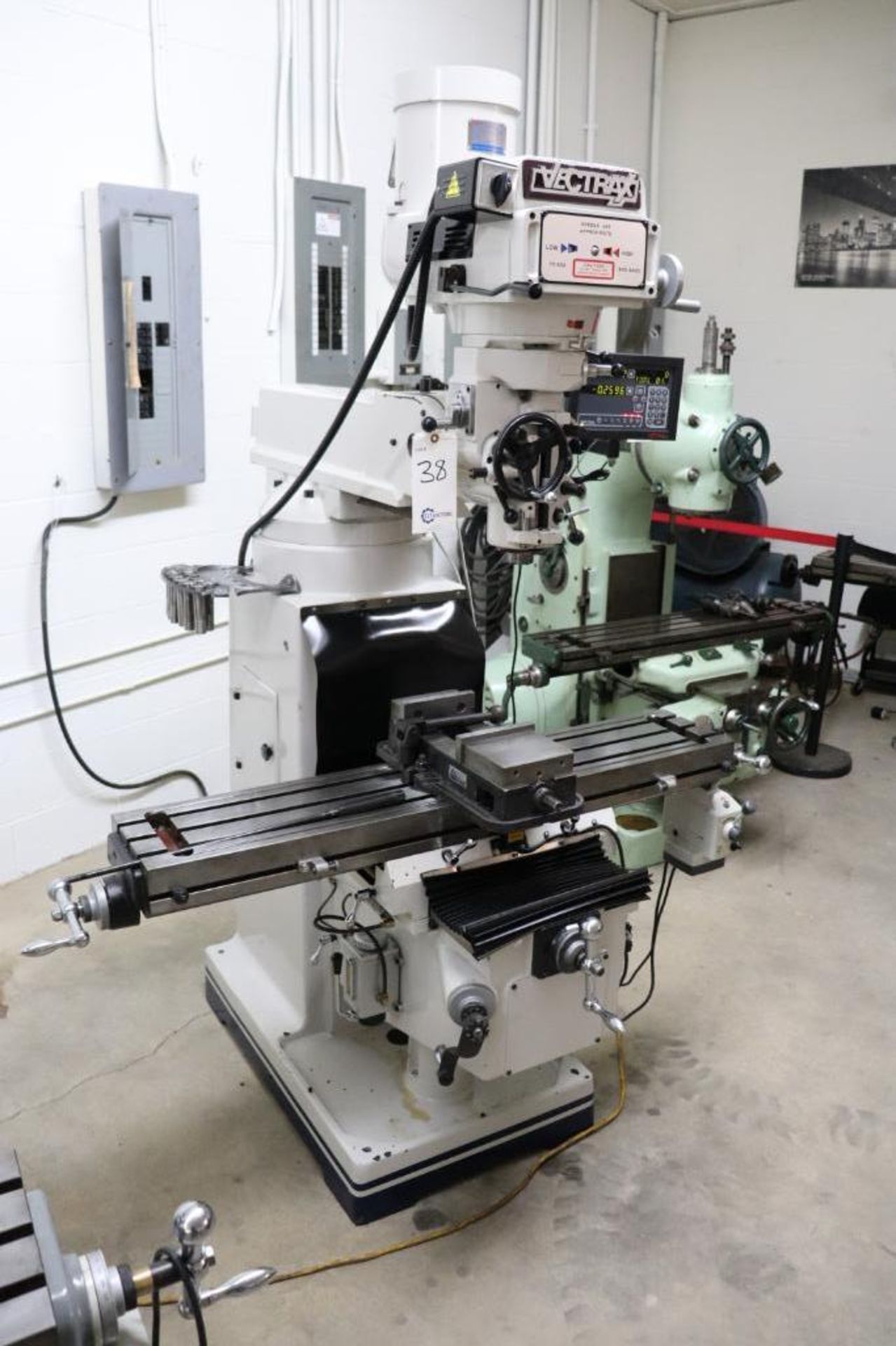 Vectrax GS16V vertical milling machine w/ Newall DRO - Image 2 of 11