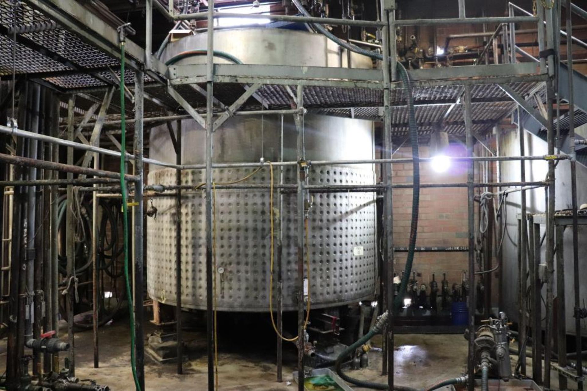 Stainless steel & steel mixing tanks, Contents of room - Image 2 of 13