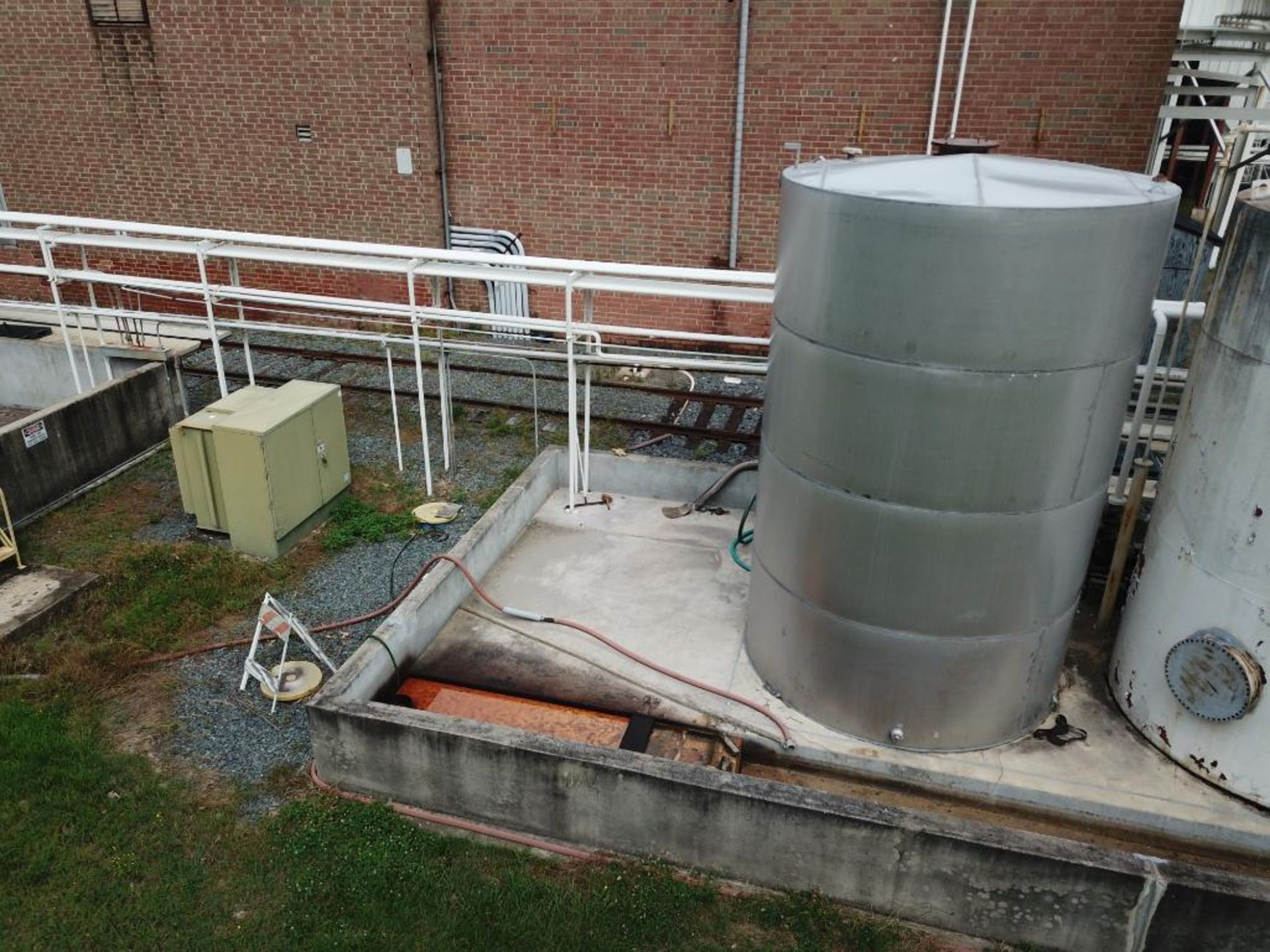 8000 gallon stainless steel tank - Image 3 of 5