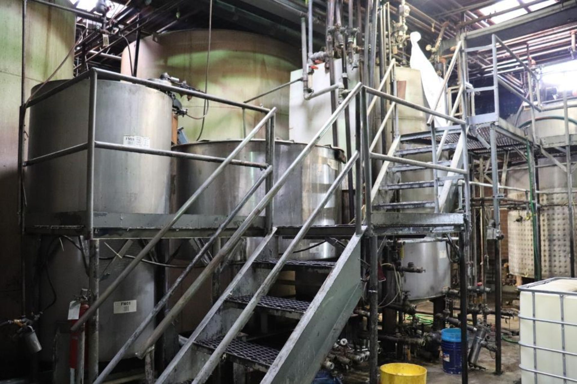 Stainless steel & steel mixing tanks, Contents of room