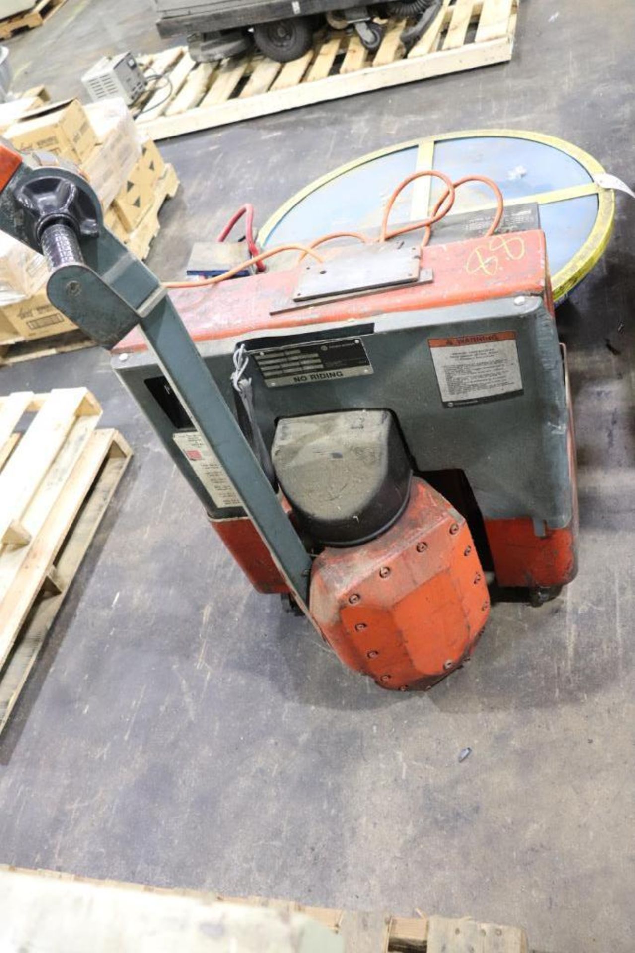 PMX 24v pallet jack w/ positioner - Image 2 of 4