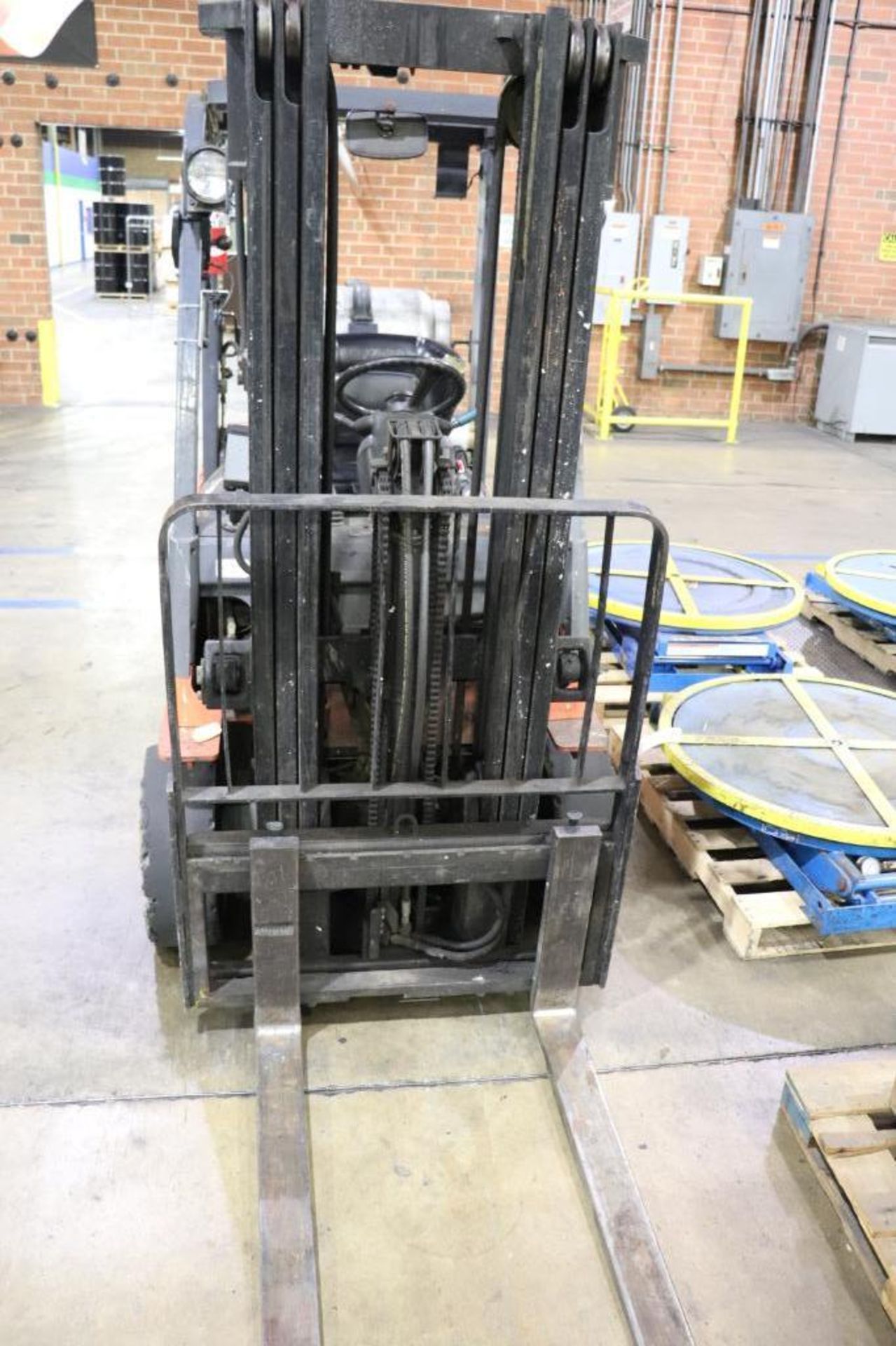Toyota 7FGU15 2500lbs forklift - Image 4 of 9