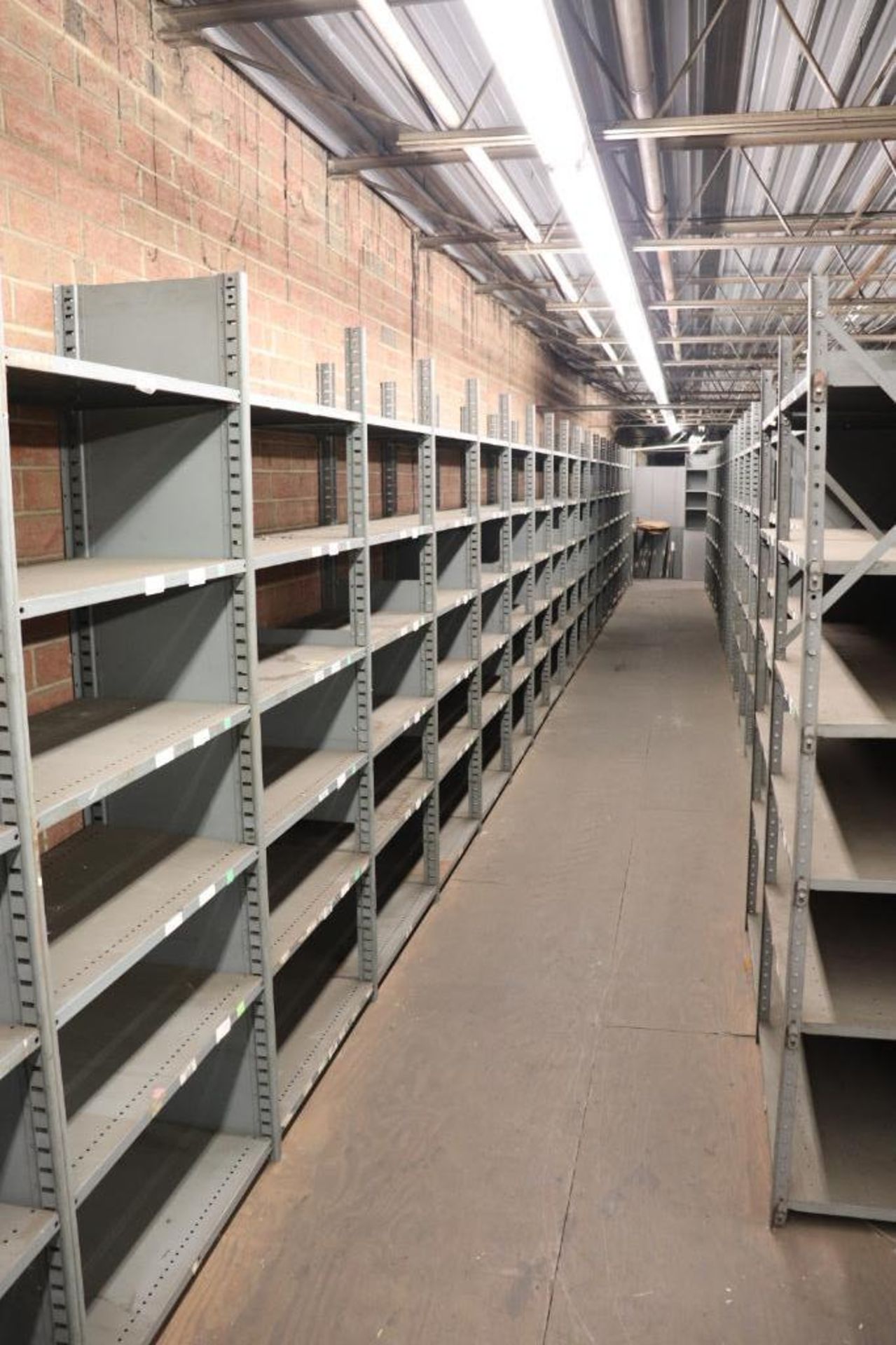 Parts shelving units - Image 2 of 7