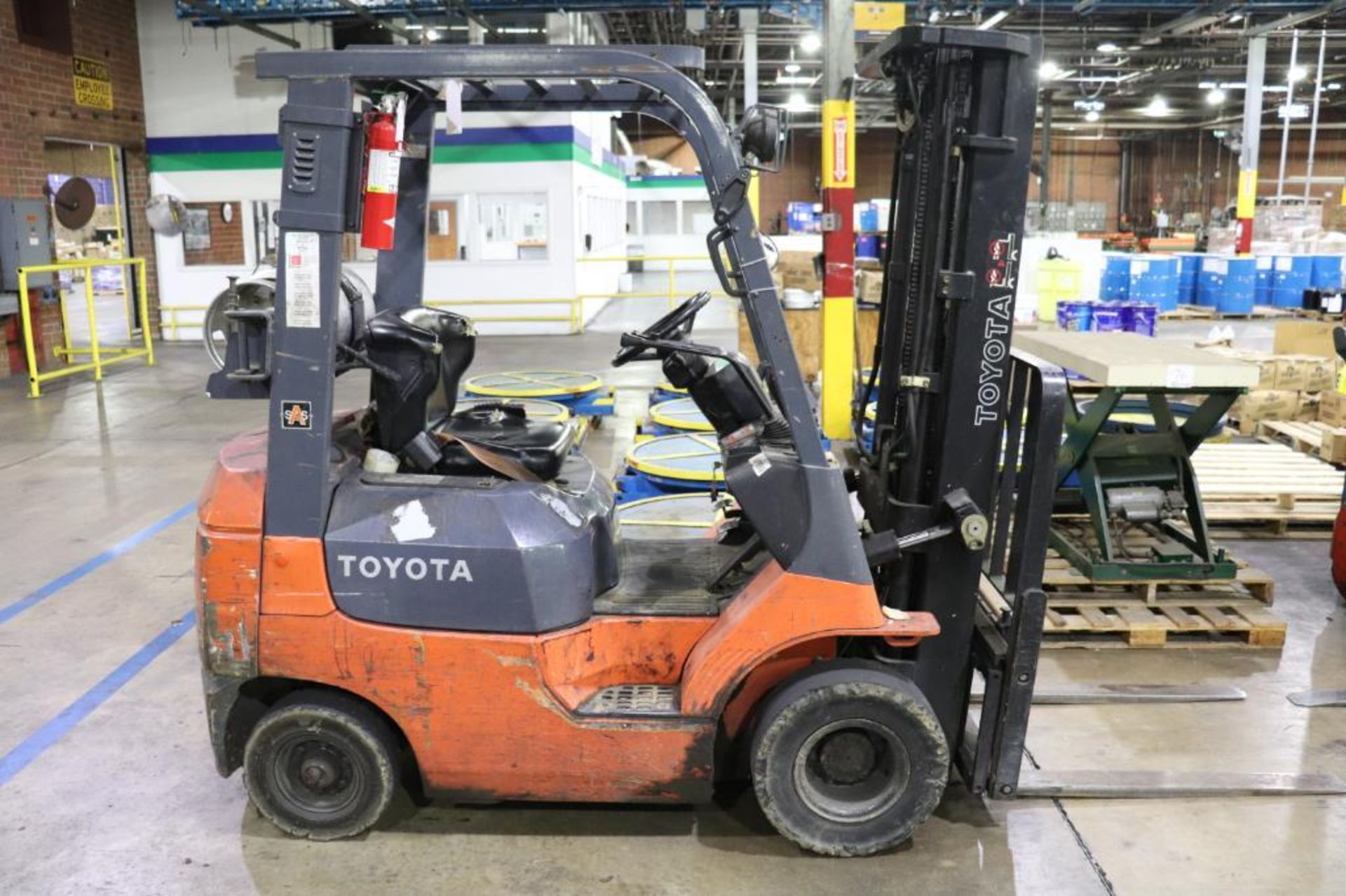 Toyota 7FGU15 2500lbs forklift - Image 6 of 9