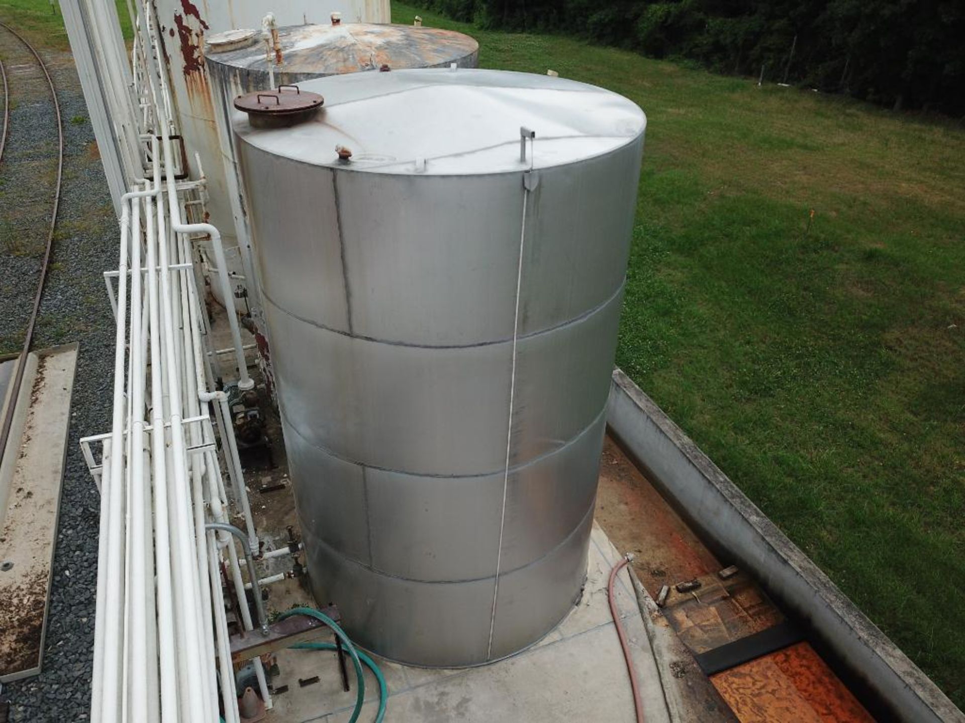 8000 gallon stainless steel tank - Image 5 of 5