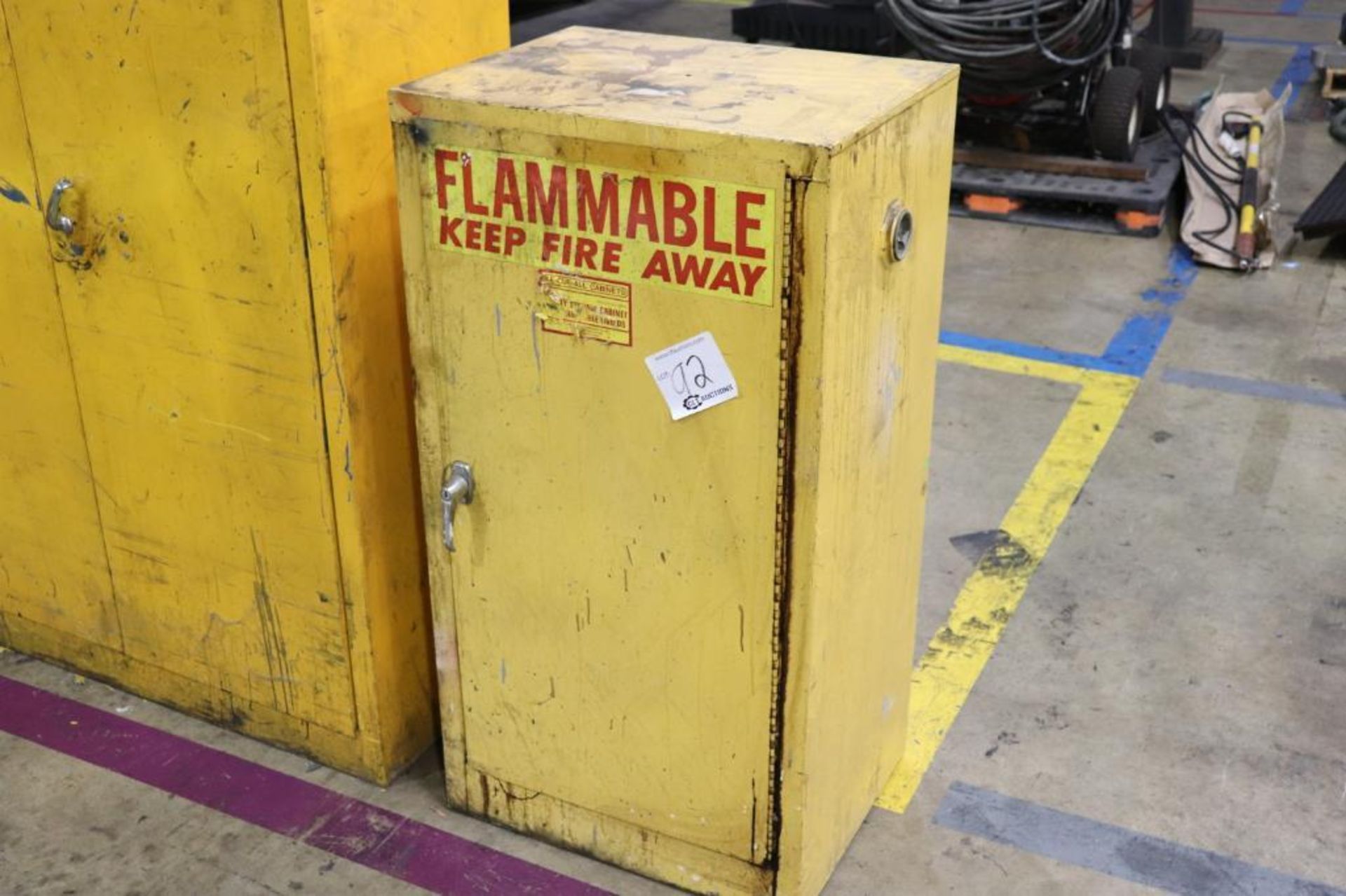 Flammable storage cabinet