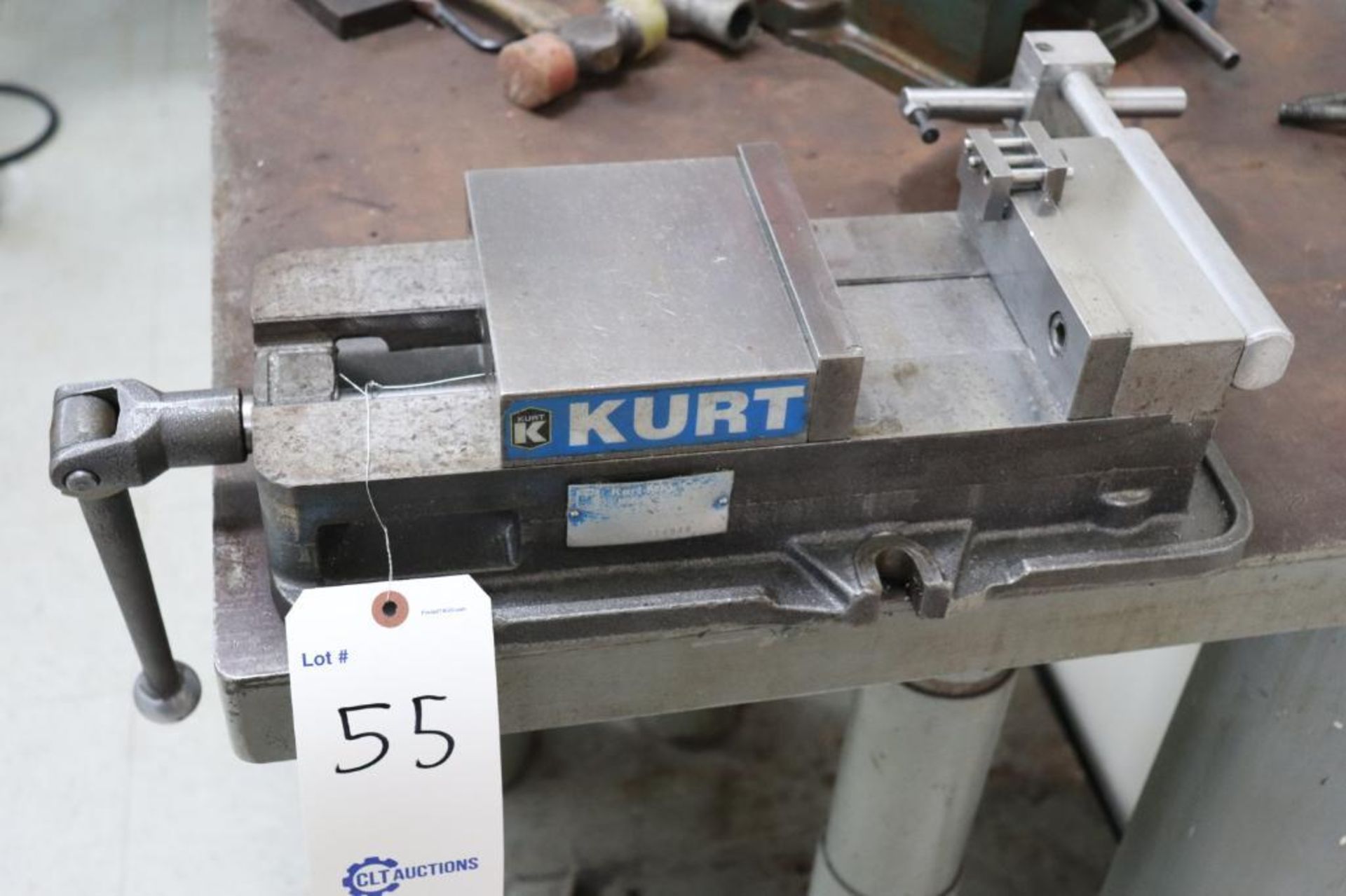 Kurt D675 6" milling machine vise