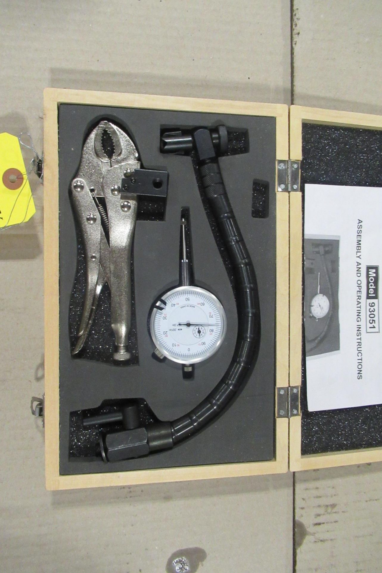 Pittsburgh Dial Indicator w/Flex Stand & Clamp - Image 2 of 4