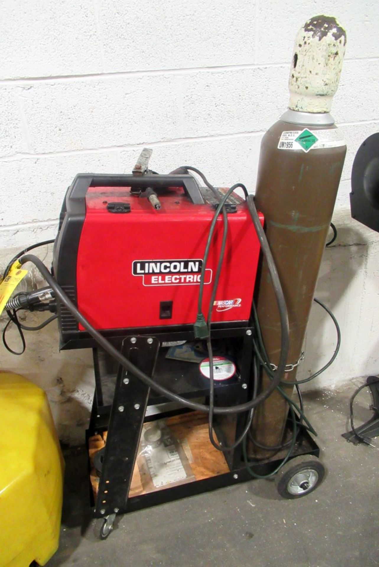 Lincoln Electric Mig Welder w/Tank, Hose & Torch Heads