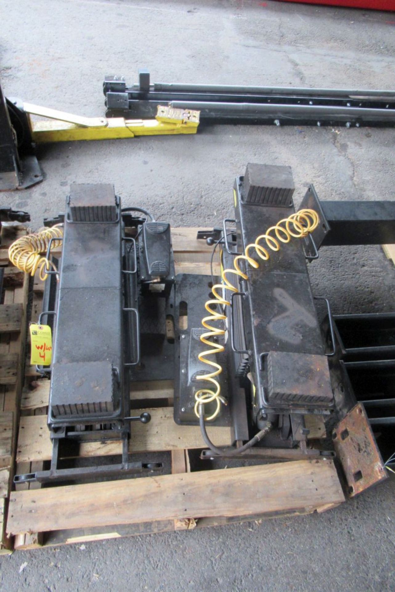 Rotary Vehicle Lift & Rolling Jack Set - Image 6 of 6