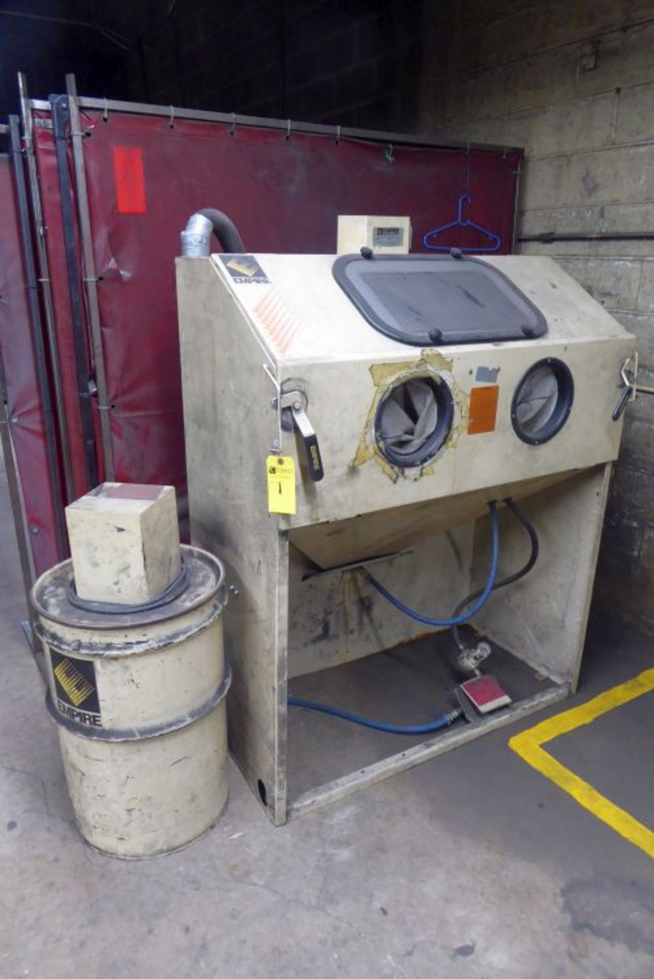 Empire Sand Blasting Cabinet w/Dust Collector