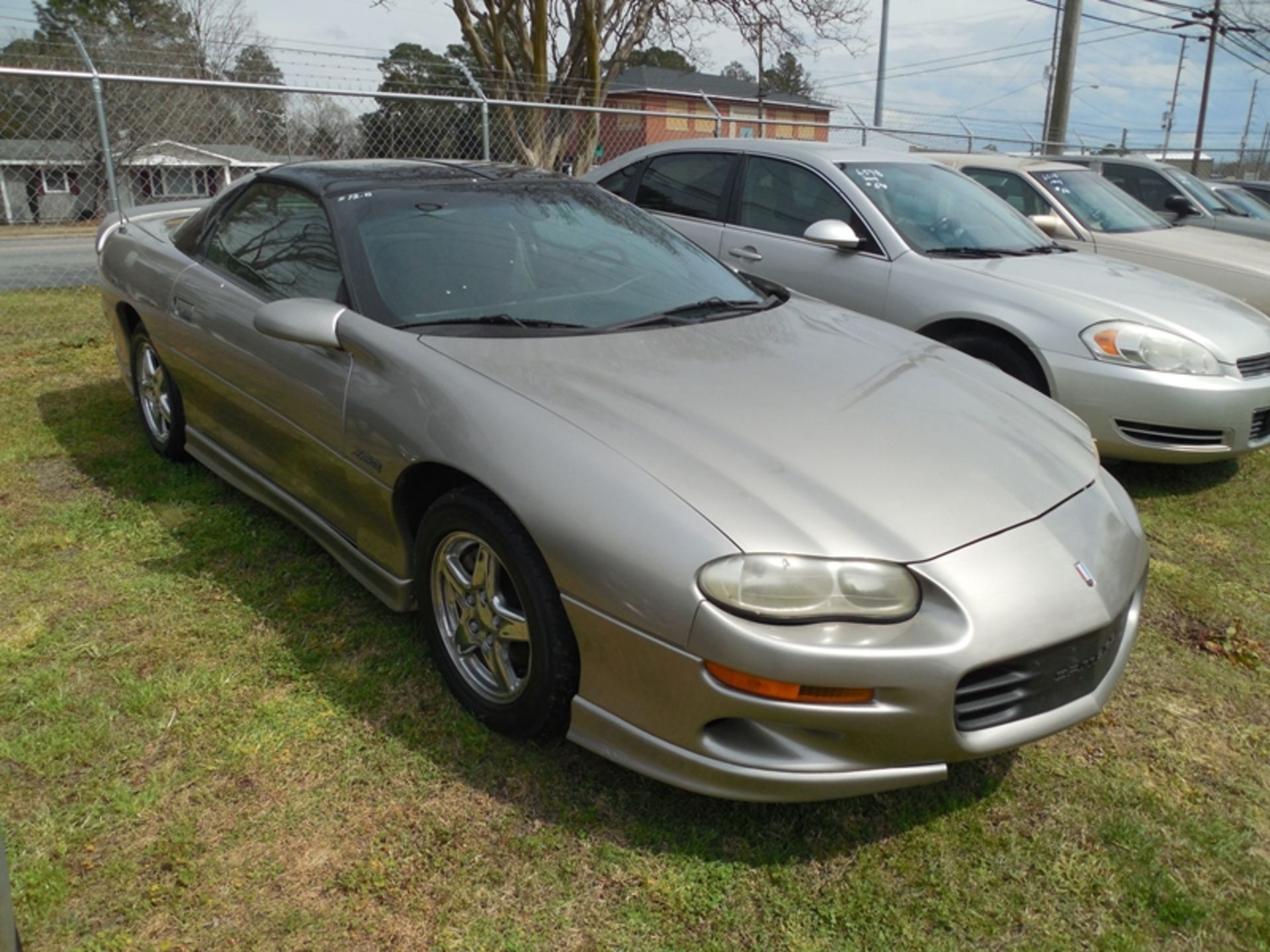 2001 Chevrolet Camaro Z28 t-tops vin #2G1FP22G612115125142,095 miles vin #2G1FP22G612115125 142, - Image 2 of 5