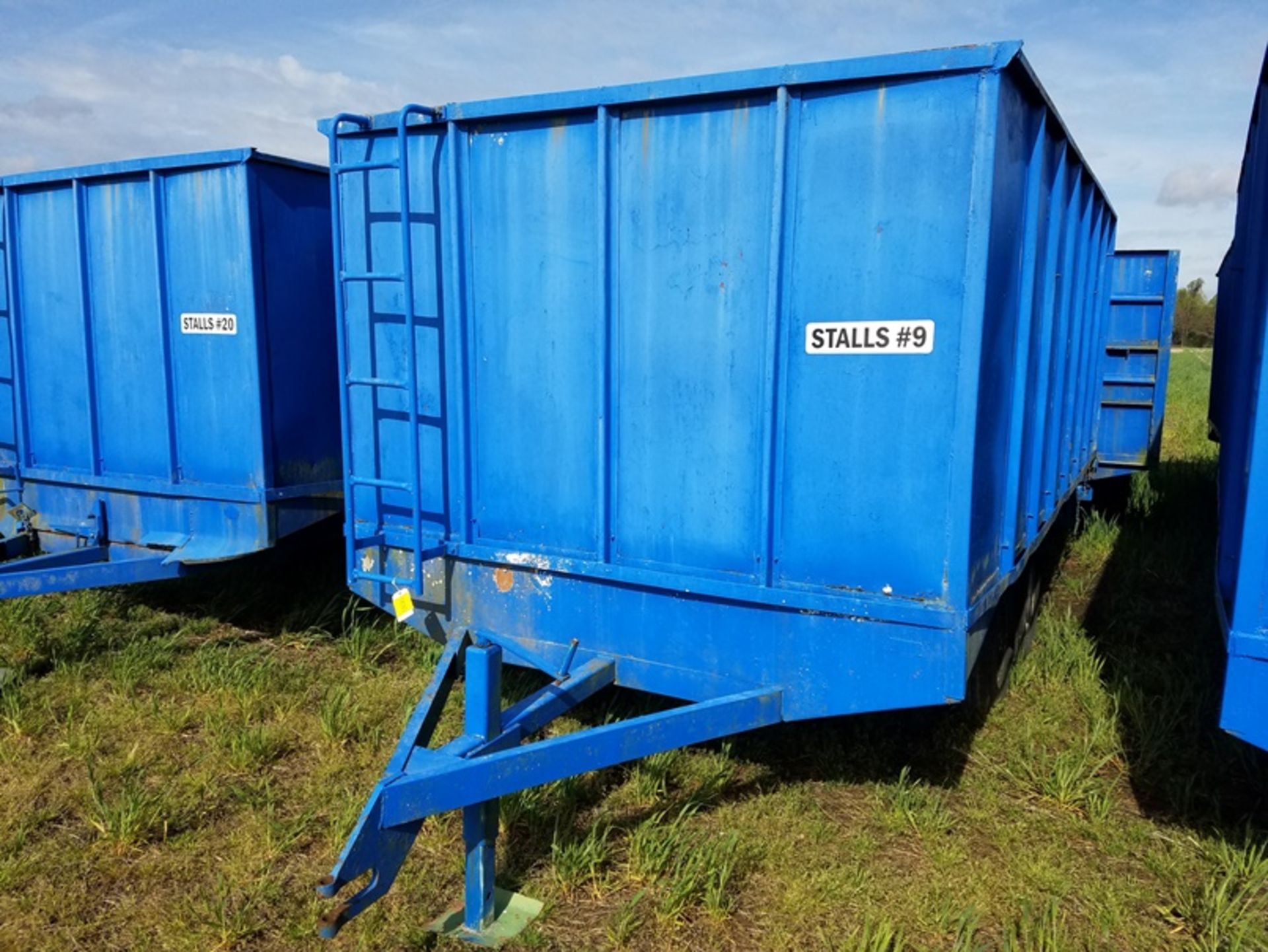 Long Peanut trailer Stalls 9