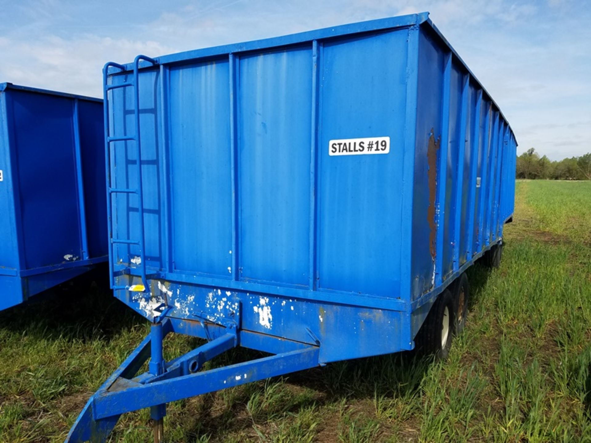 Long Peanut trailer Stalls 19