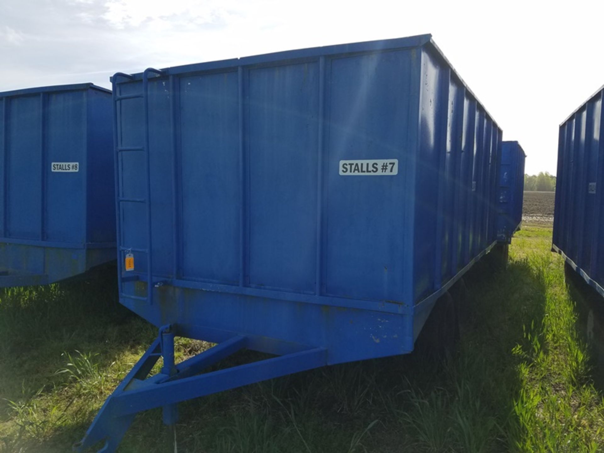 Long Peanut trailer Stalls 7