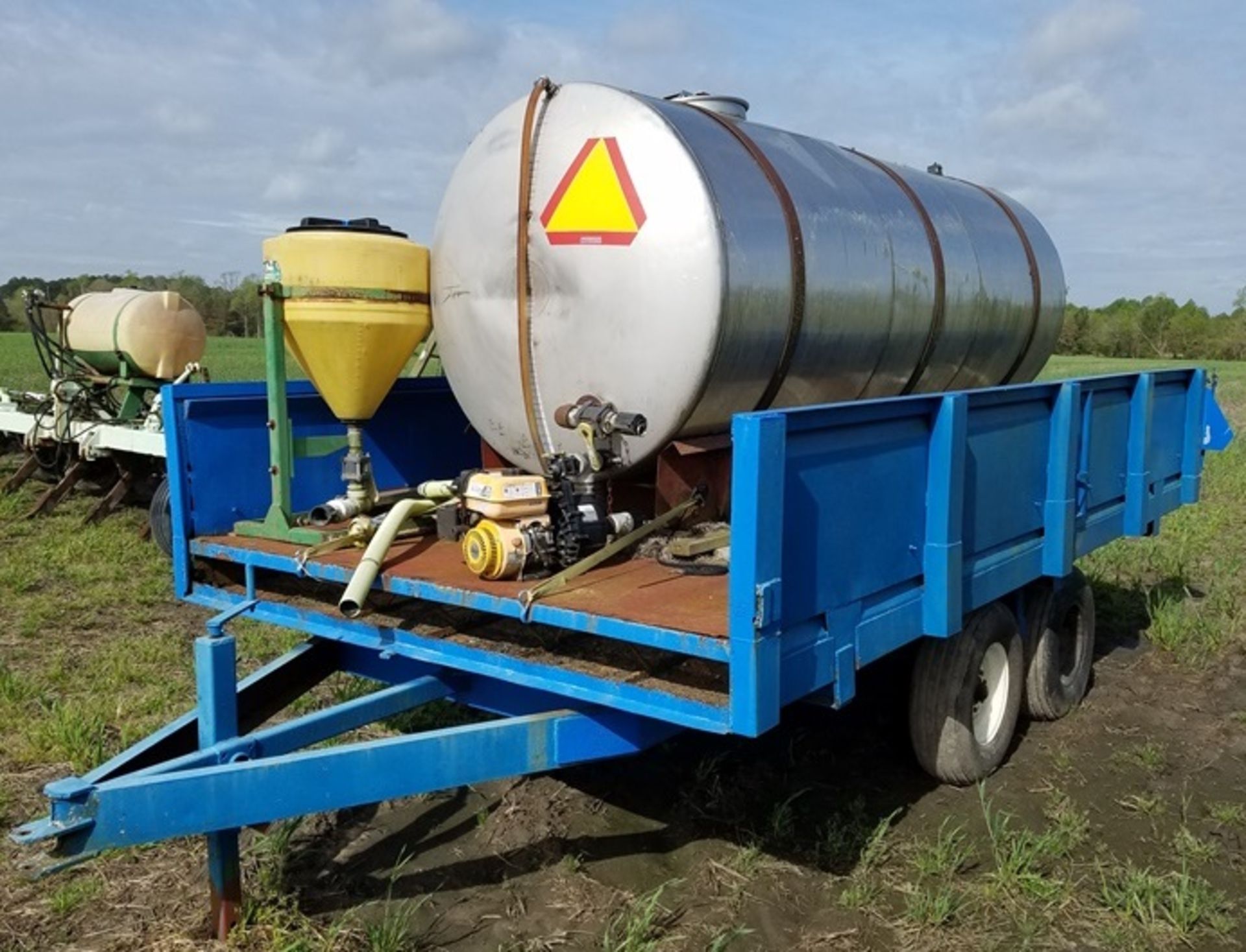 Peanut Trailer converted w/1300 gal SS tank, pump, and mixing tank - Image 4 of 4
