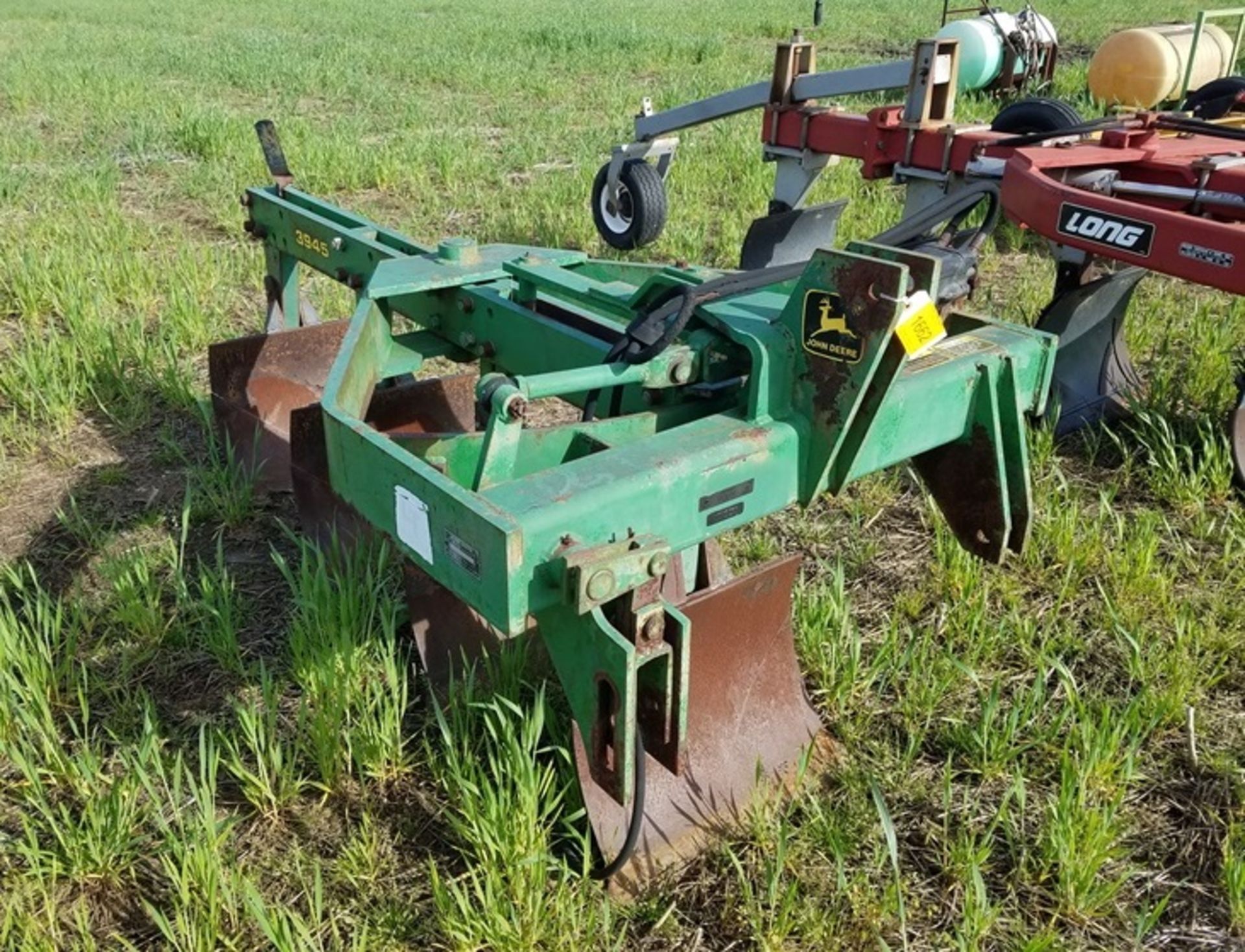 JD 3945 4 bottom switch plow missing tail wheel