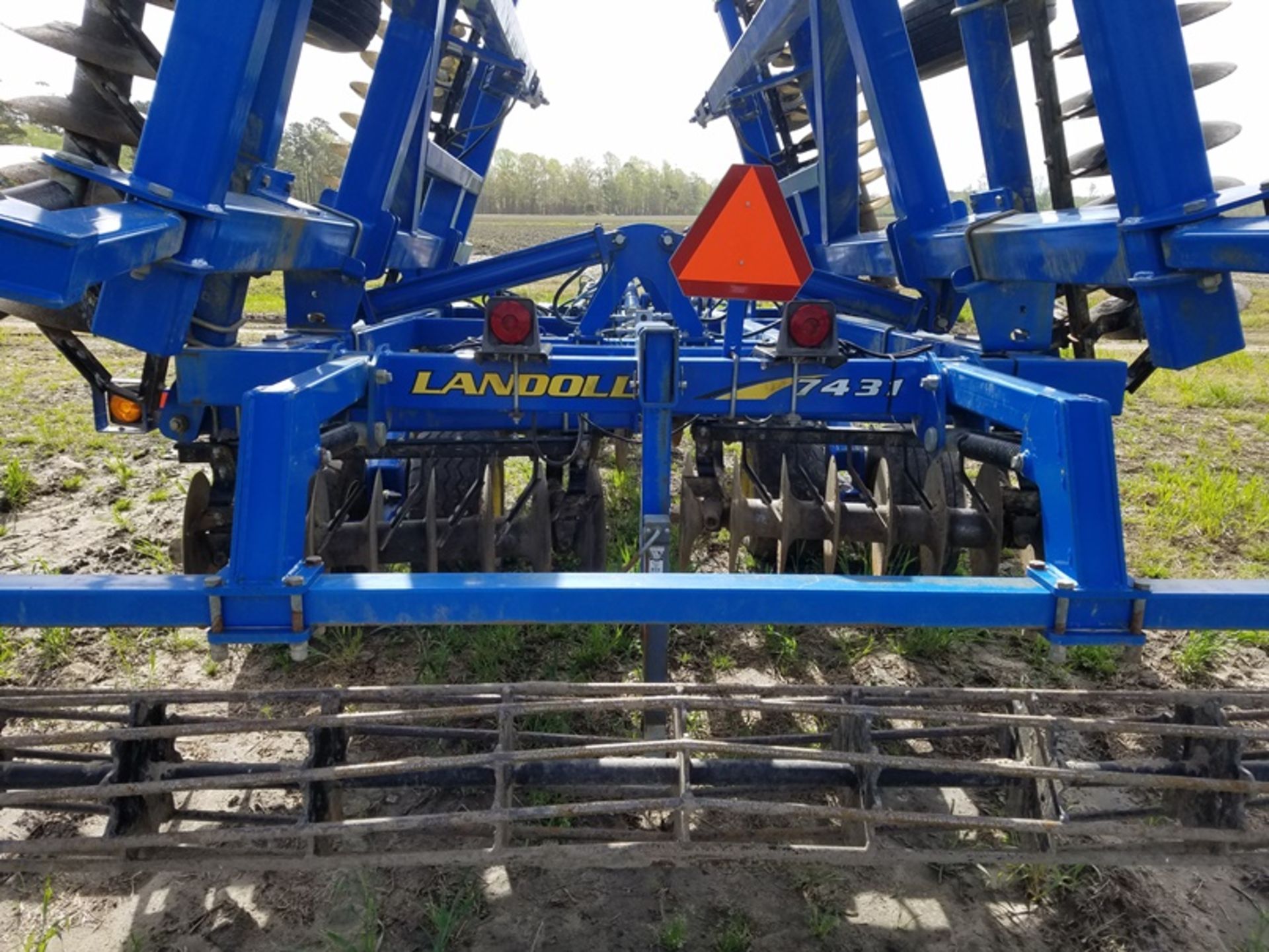 Landoll 7431 variable tillage disc 28' - Image 6 of 6