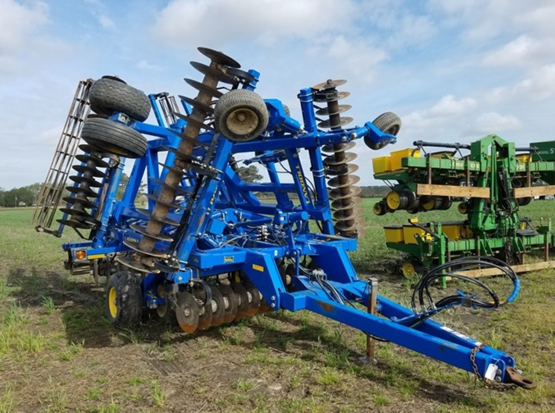 Landoll 7431 variable tillage disc 28'